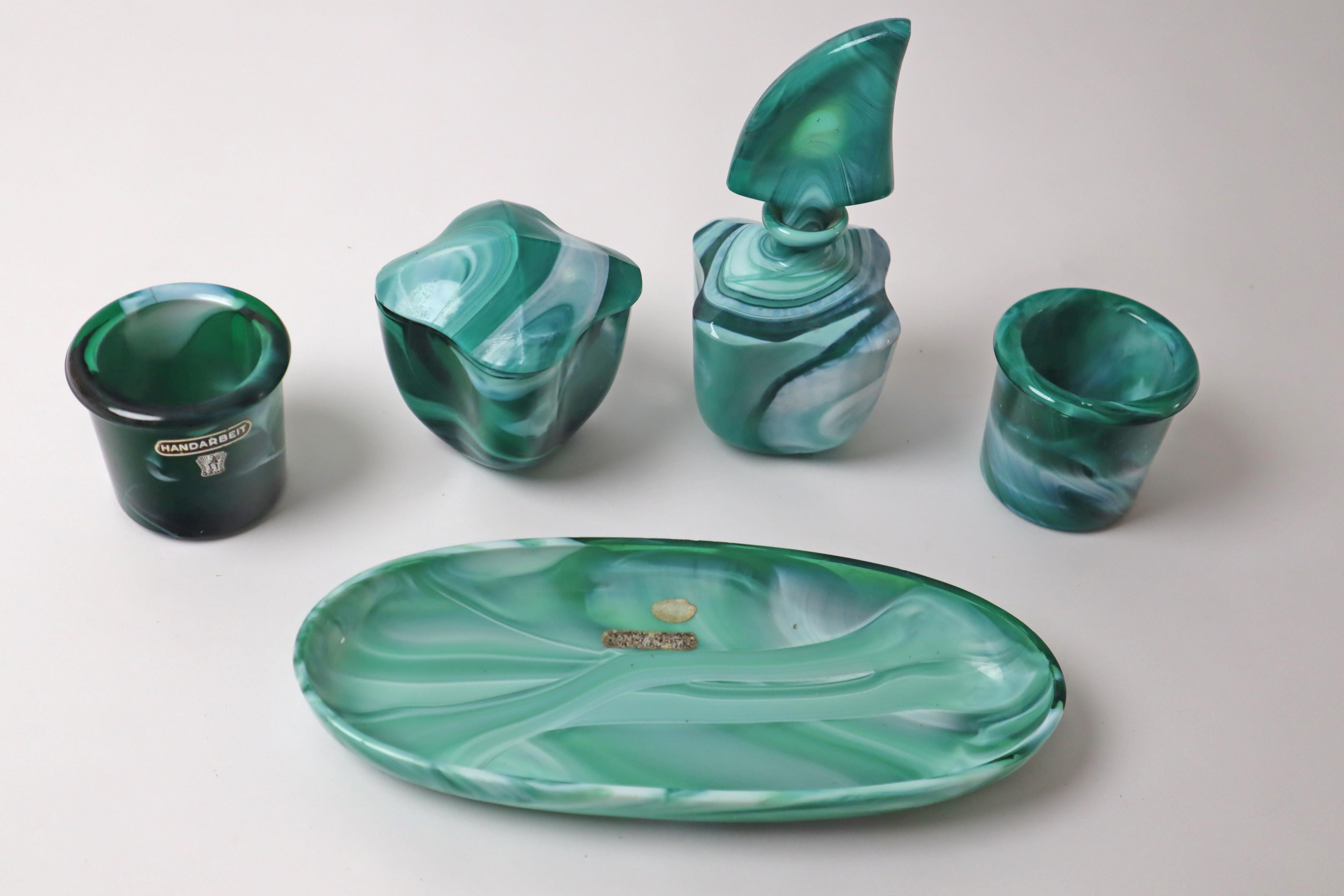 Grün-weißes Frisiertisch-Set aus mundgeblasenem Glas (Handgefertigt) im Angebot