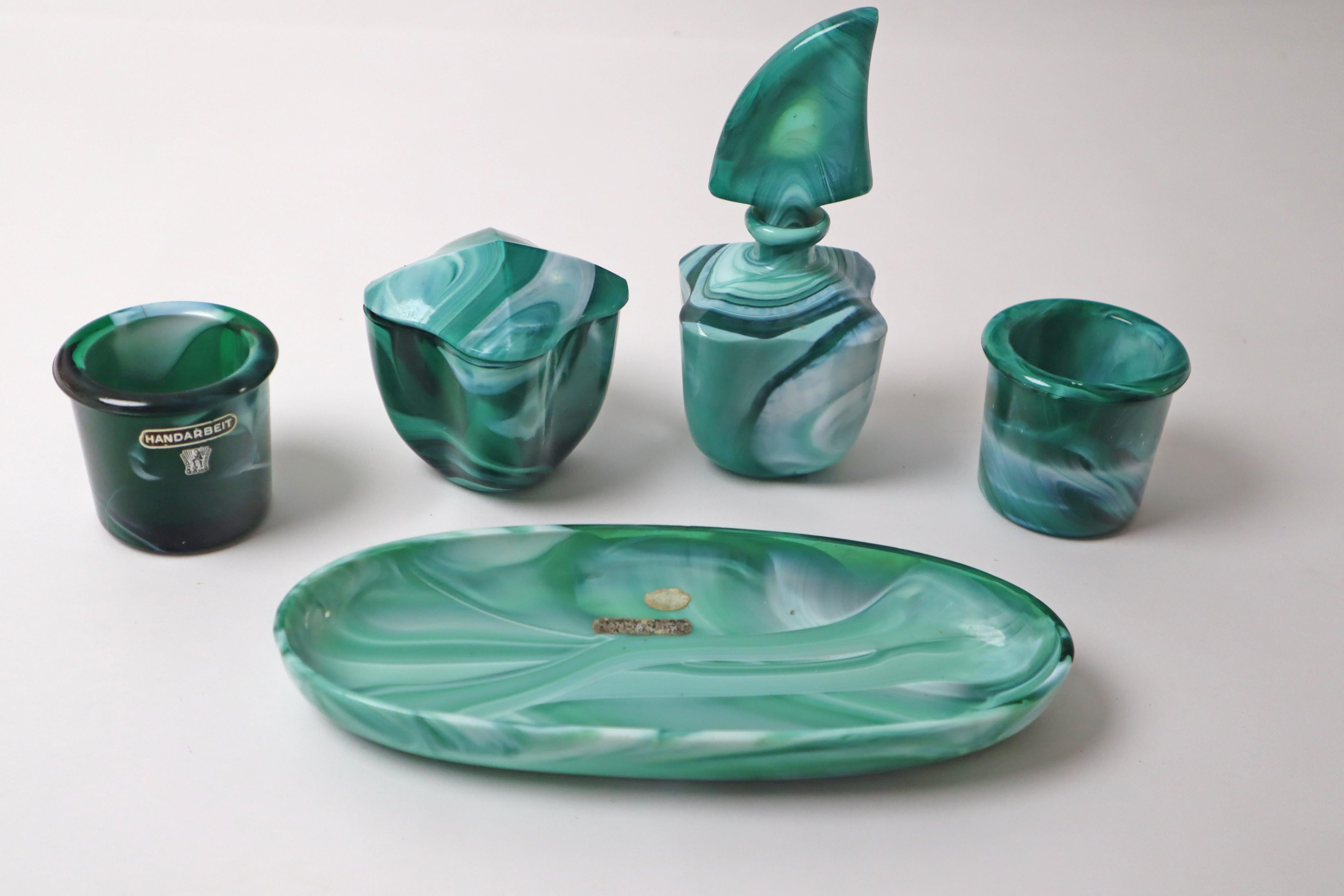 Grün-weißes Frisiertisch-Set aus mundgeblasenem Glas im Zustand „Gut“ im Angebot in Hannover, DE
