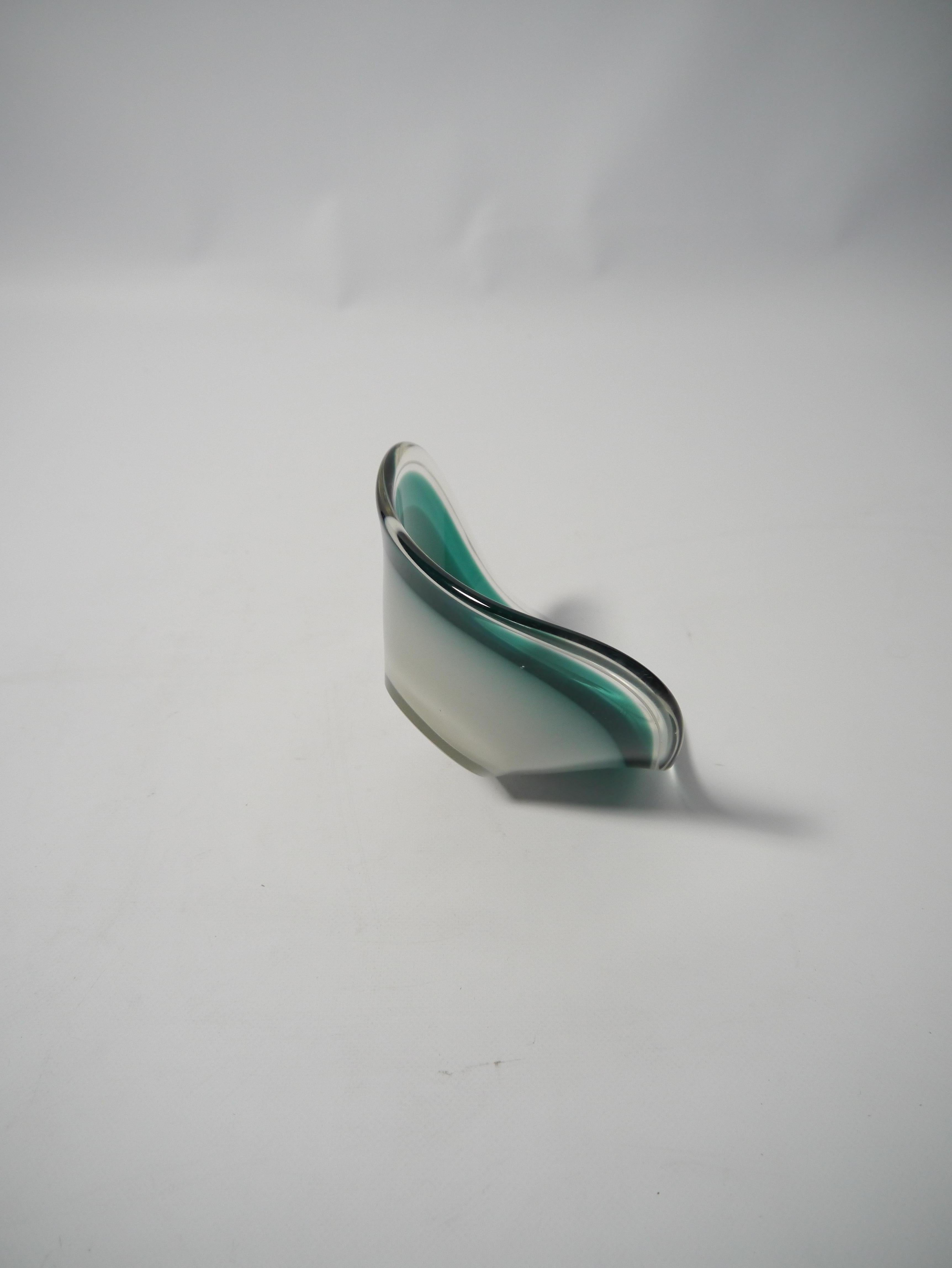 Green White Glass Bowls by Paul Kedelv for Flygsfors, Sweden 1960s In Good Condition For Sale In Barcelona, ES