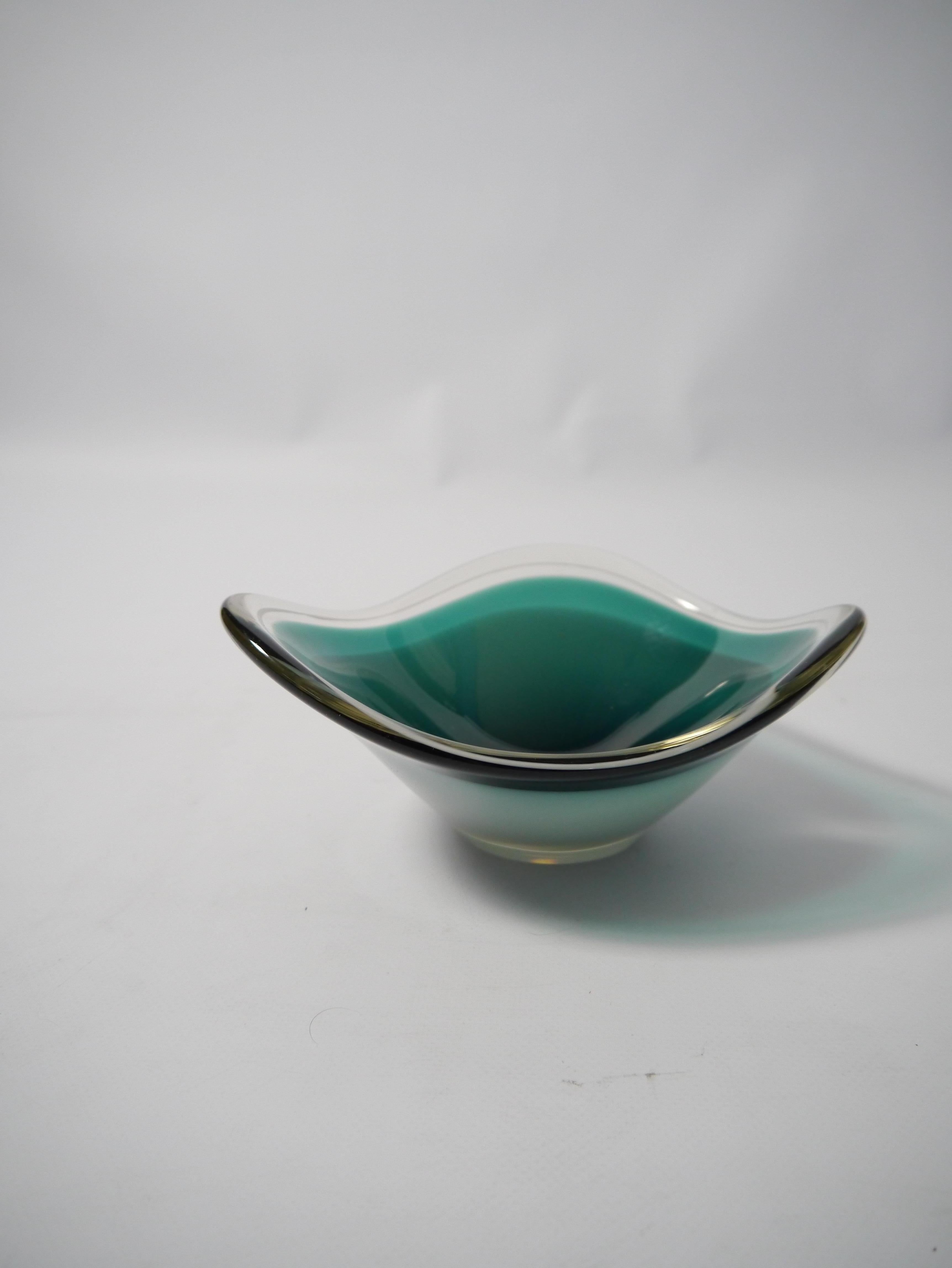 Green White Glass Bowls by Paul Kedelv for Flygsfors, Sweden 1960s For Sale 1