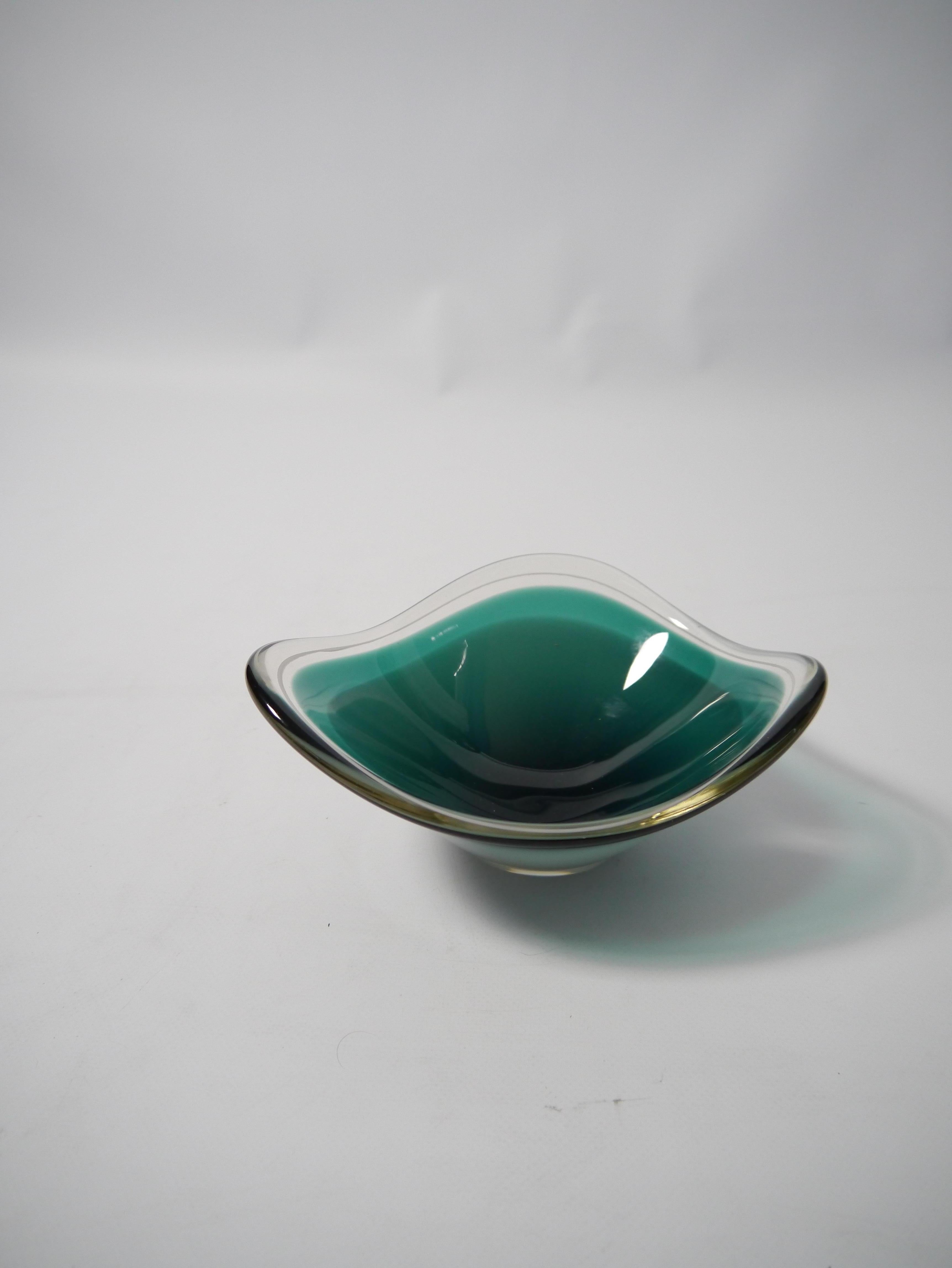 Green White Glass Bowls by Paul Kedelv for Flygsfors, Sweden 1960s For Sale 2