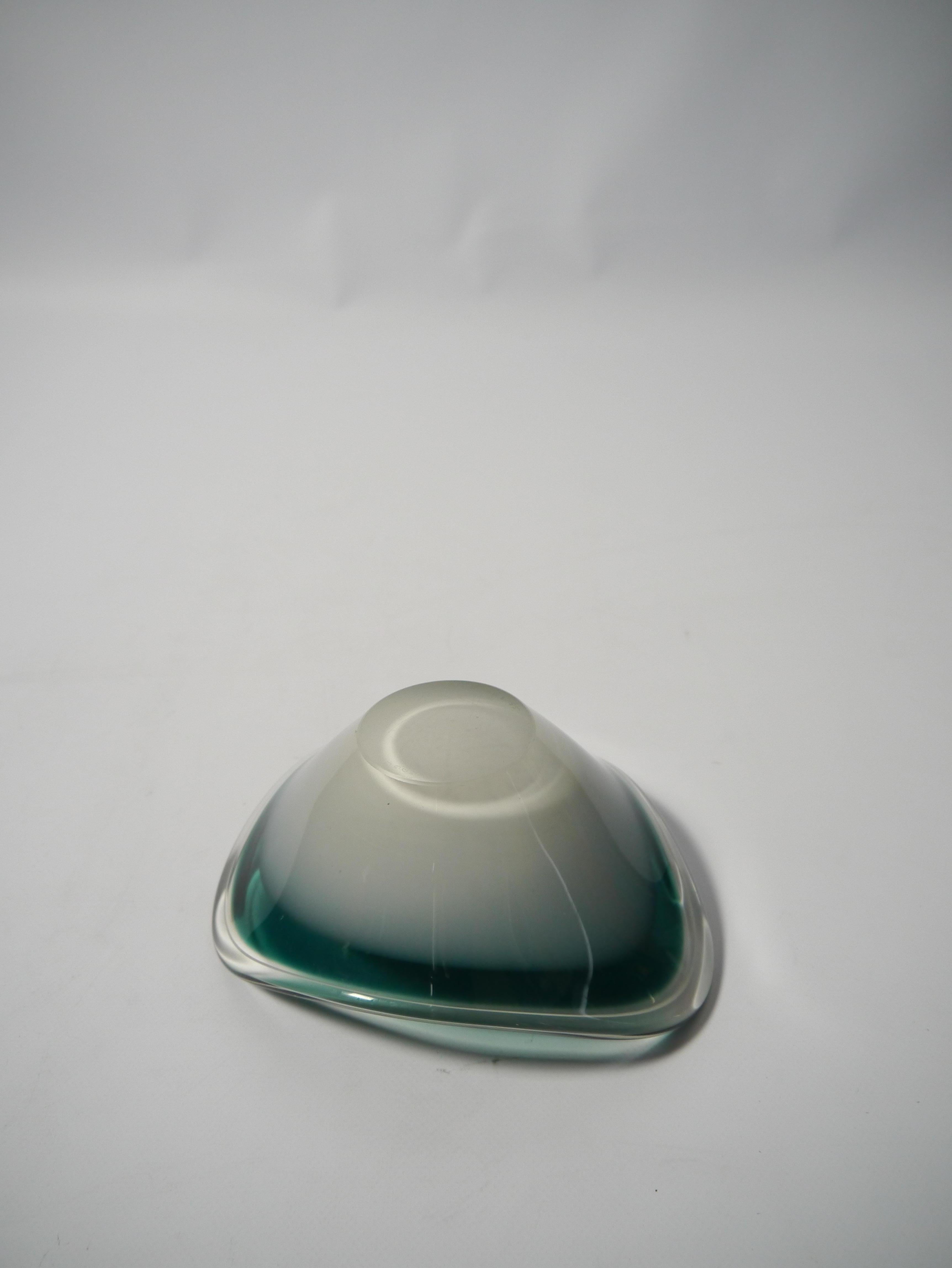 Green White Glass Bowls by Paul Kedelv for Flygsfors, Sweden 1960s For Sale 3