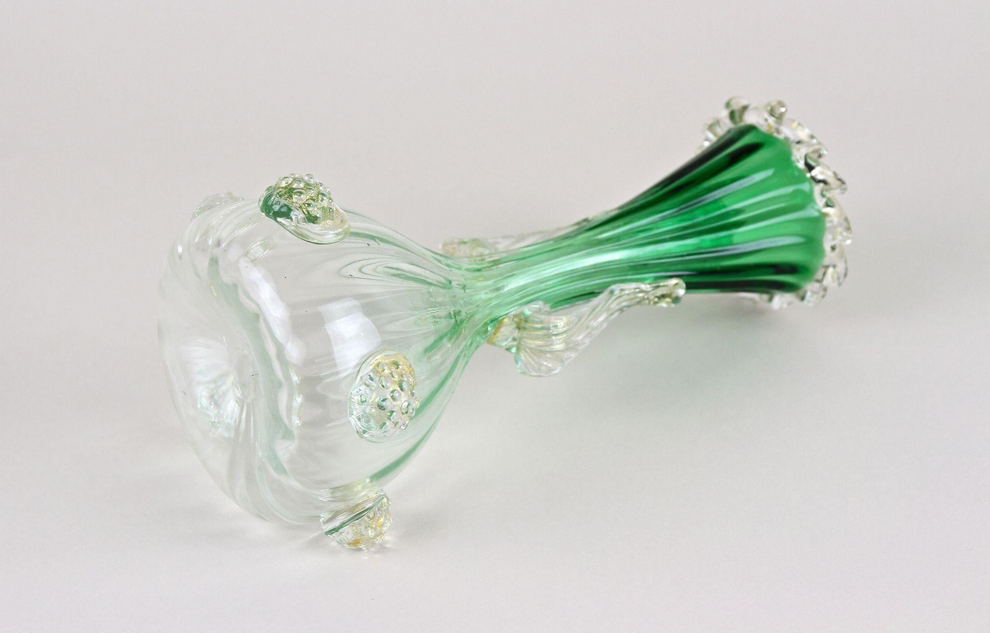 Green/ White Murano Glass Vase With 24k Gold Flakes by Fratelli Toso, IT ca 1930 For Sale 5