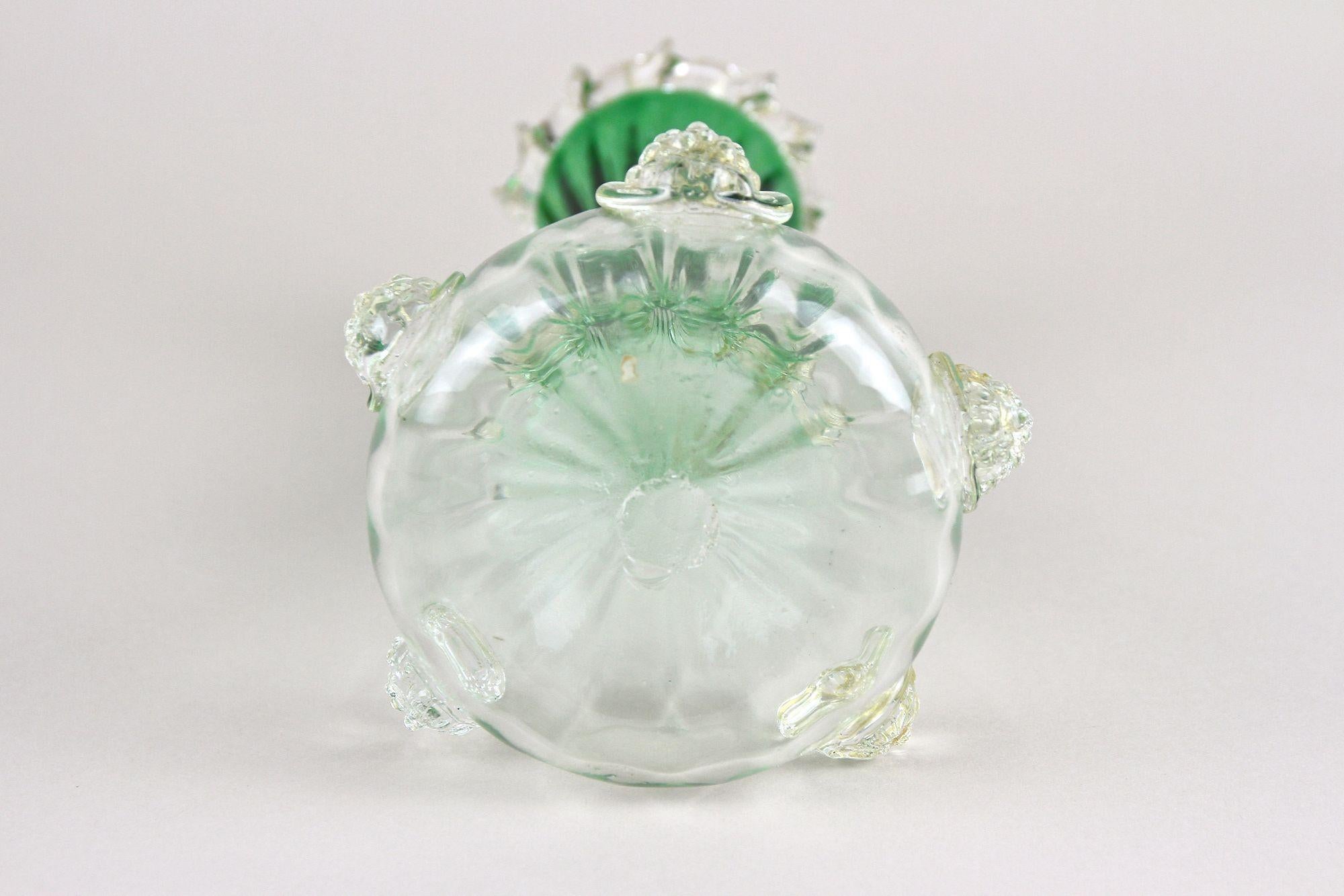 Green/ White Murano Glass Vase With 24k Gold Flakes by Fratelli Toso, IT ca 1930 For Sale 6