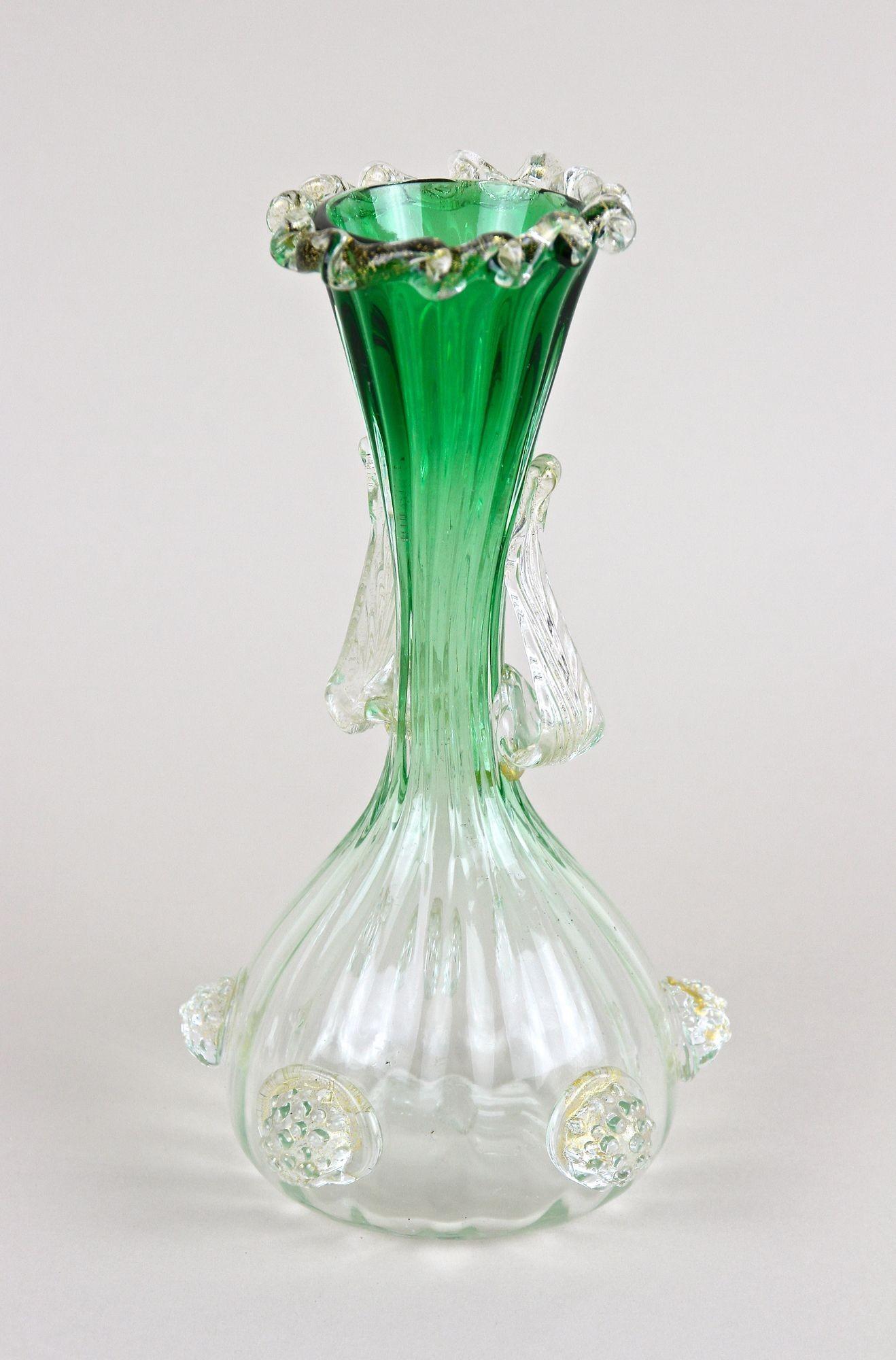 Green/ White Murano Glass Vase With 24k Gold Flakes by Fratelli Toso, IT ca 1930 For Sale 8