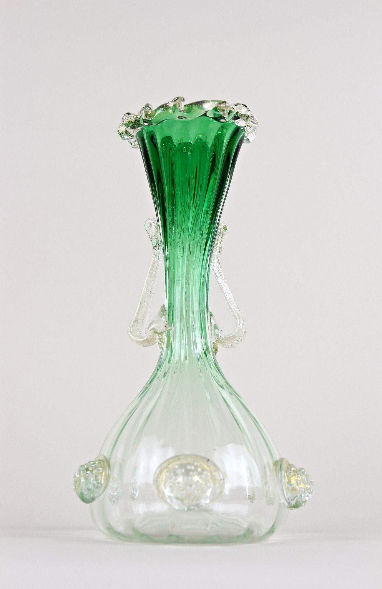 Green/ White Murano Glass Vase With 24k Gold Flakes by Fratelli Toso, IT ca 1930 For Sale 9