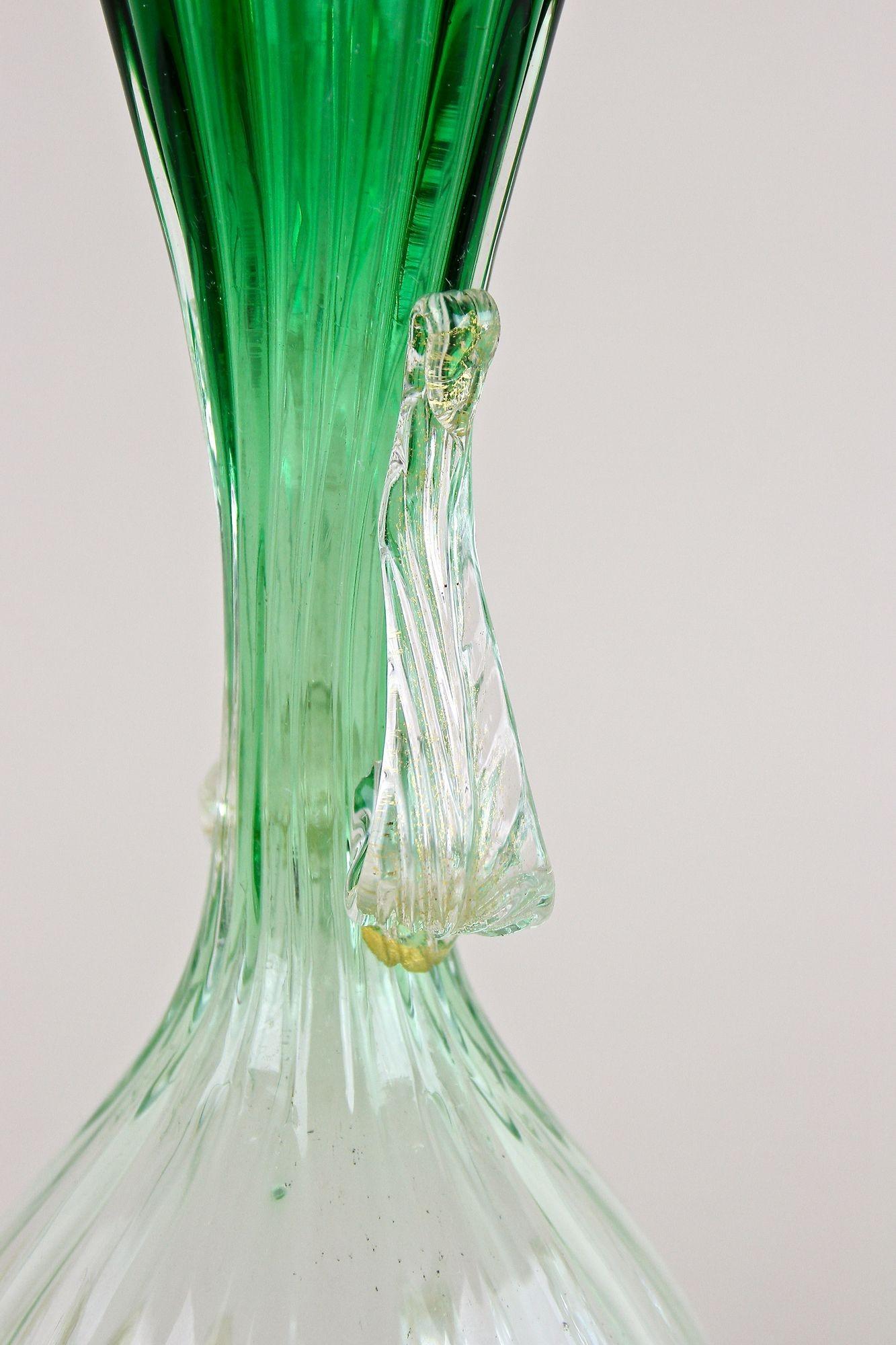 Green/ White Murano Glass Vase With 24k Gold Flakes by Fratelli Toso, IT ca 1930 For Sale 11