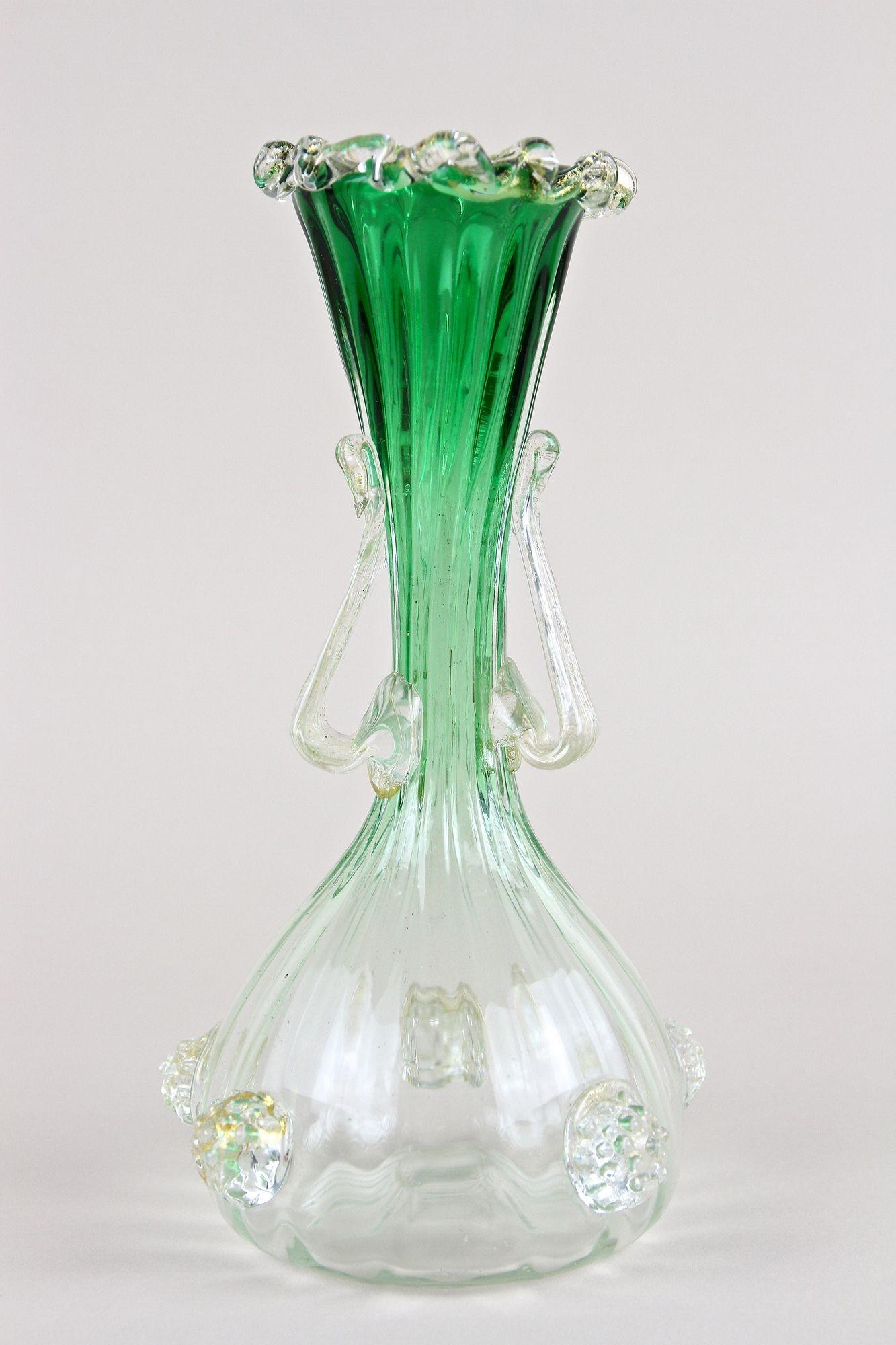 Hand-Crafted Green/ White Murano Glass Vase With 24k Gold Flakes by Fratelli Toso, IT ca 1930 For Sale