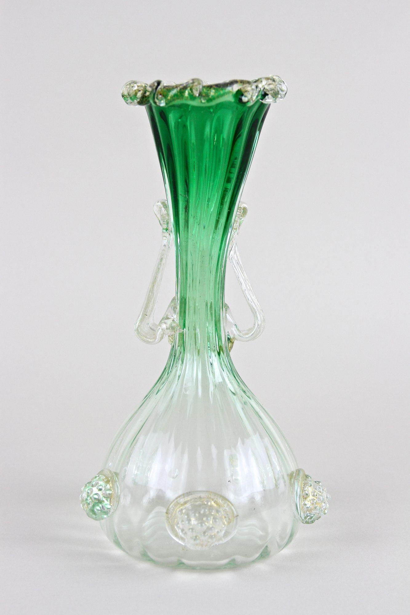 Green/ White Murano Glass Vase With 24k Gold Flakes by Fratelli Toso, IT ca 1930 For Sale 2