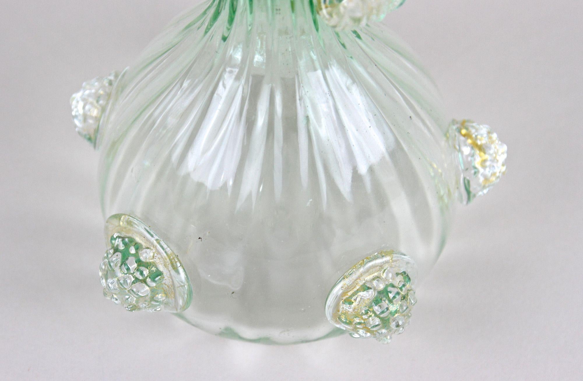 Green/ White Murano Glass Vase With 24k Gold Flakes by Fratelli Toso, IT ca 1930 For Sale 3