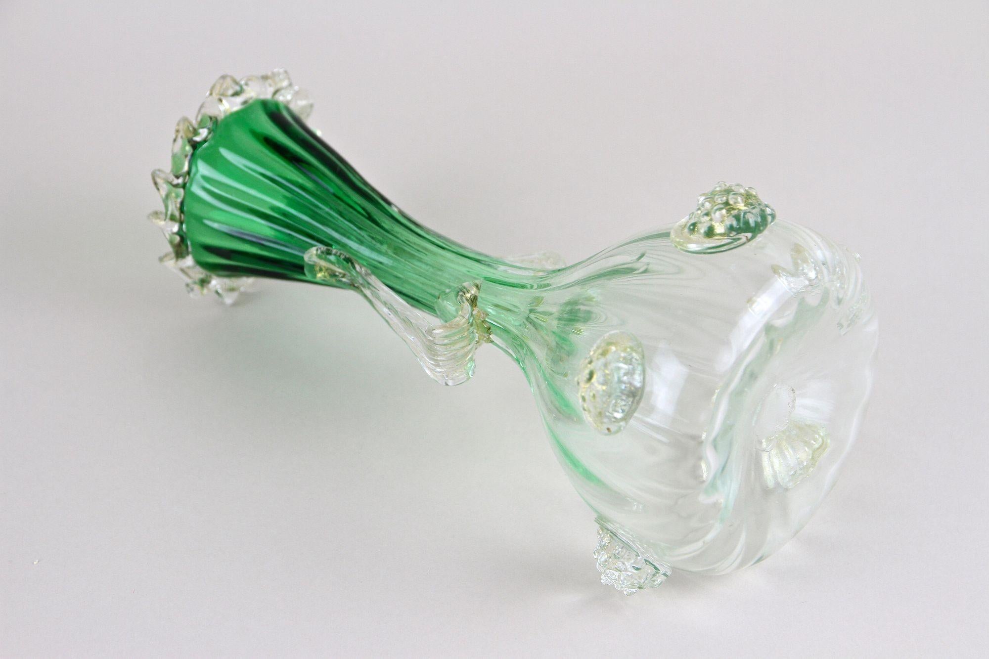 Green/ White Murano Glass Vase With 24k Gold Flakes by Fratelli Toso, IT ca 1930 For Sale 4