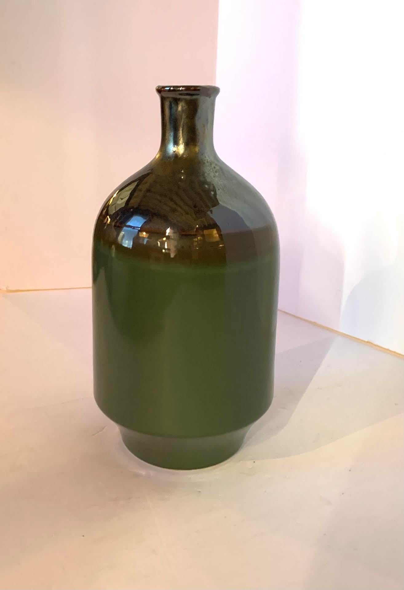 Contemporary color block vase.
Green with a silver metallic glaze band at the top of the vase.
Sits nicely as a collection with S5273/5/6.
See image #4.
 