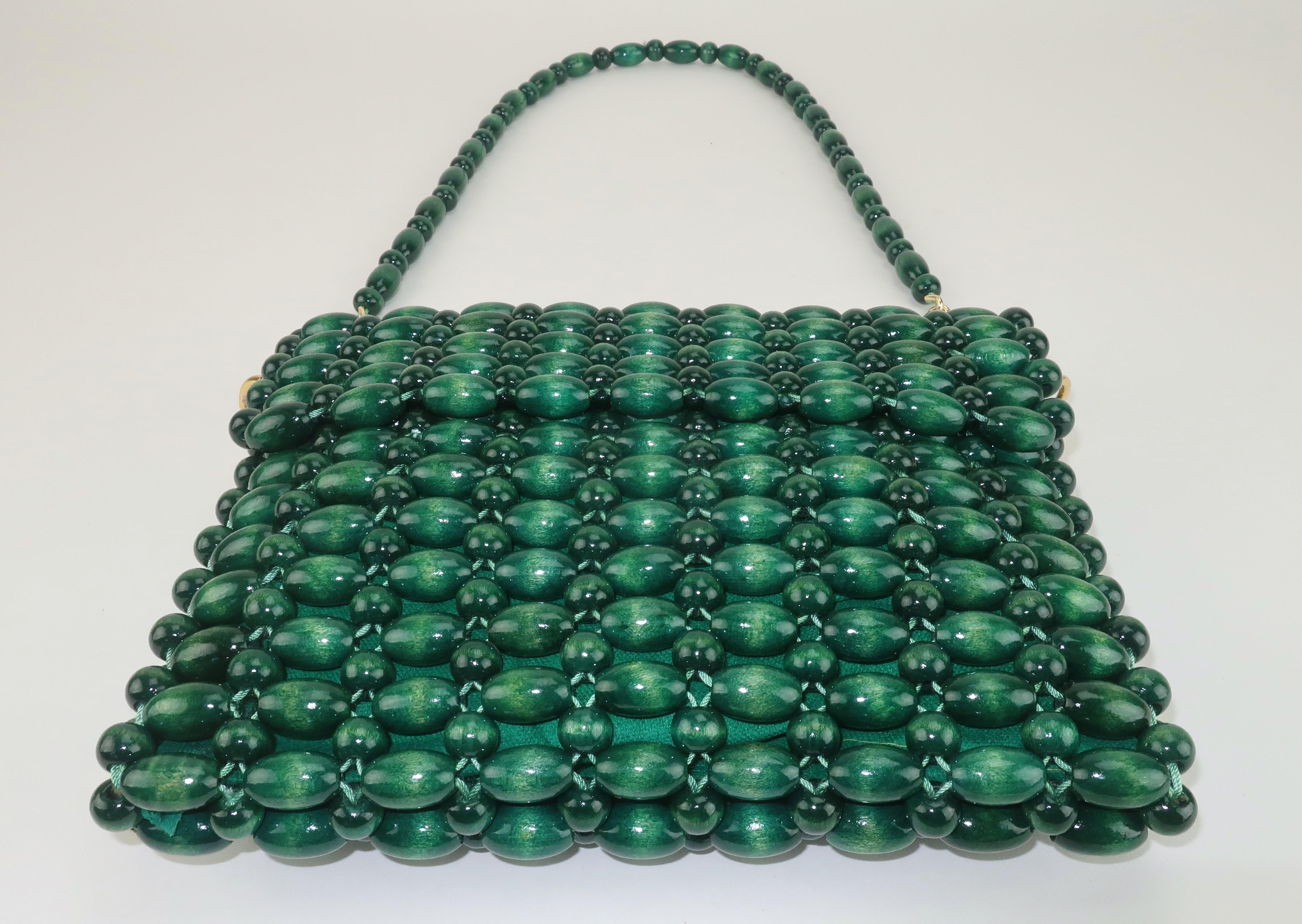 Grüne Handtasche mit Holzperlen, 1960er Jahre (Schwarz) im Angebot