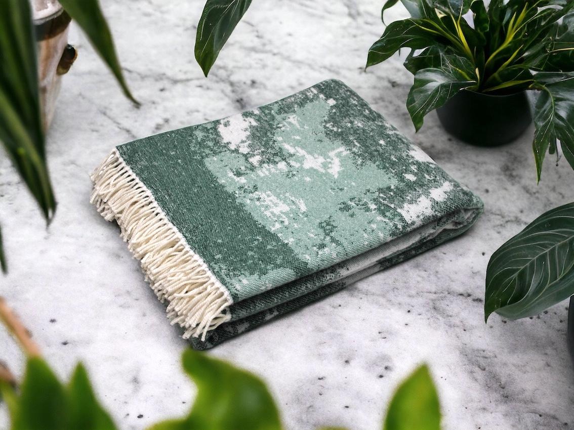 Tissage Plaid en laine et cachemire vert fabriqué en Italie - Jacquard effet marbré en vente