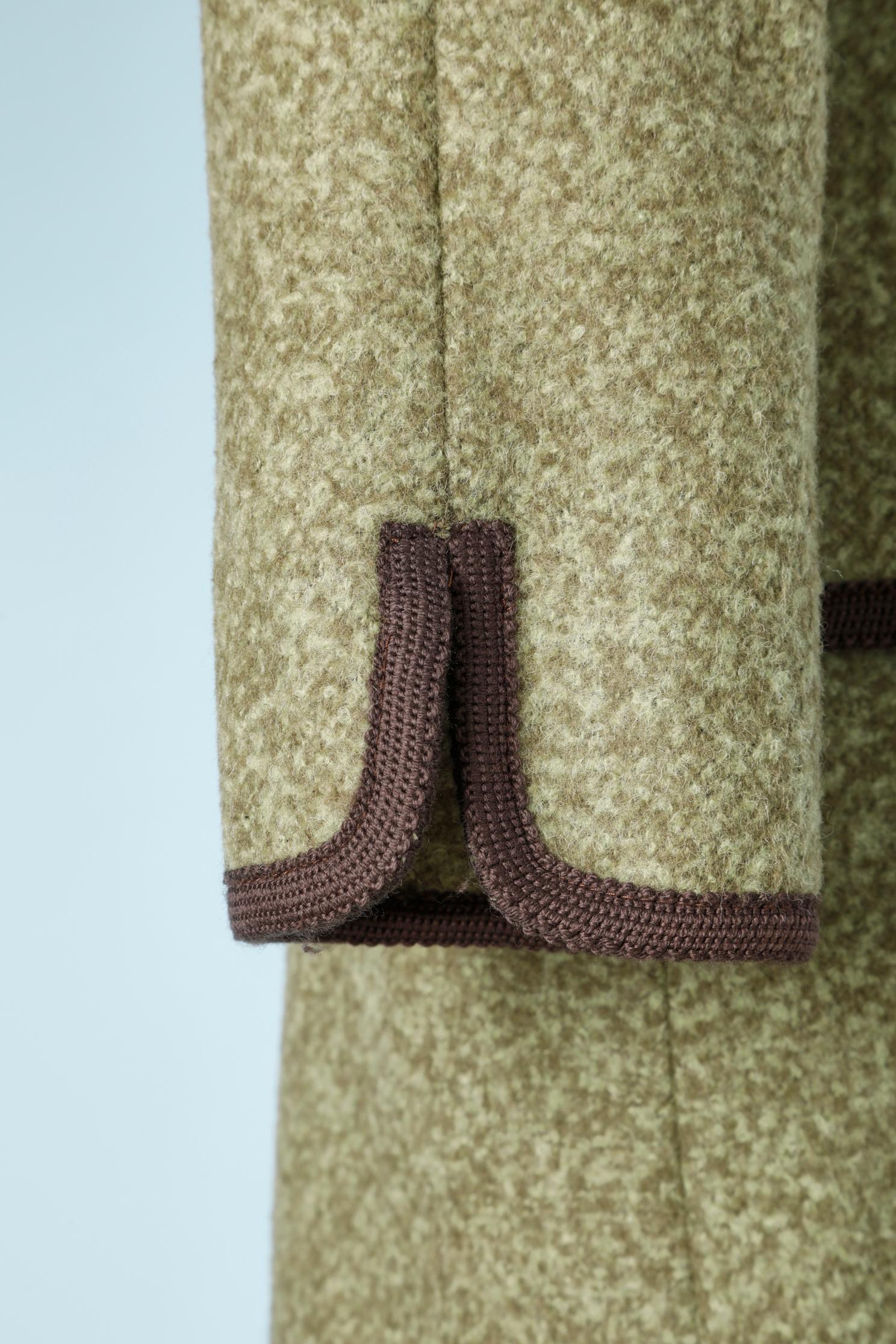 Combinaison en laine verte avec passepoils bruns Balmain Ivoire Circa 1980's  Pour femmes en vente
