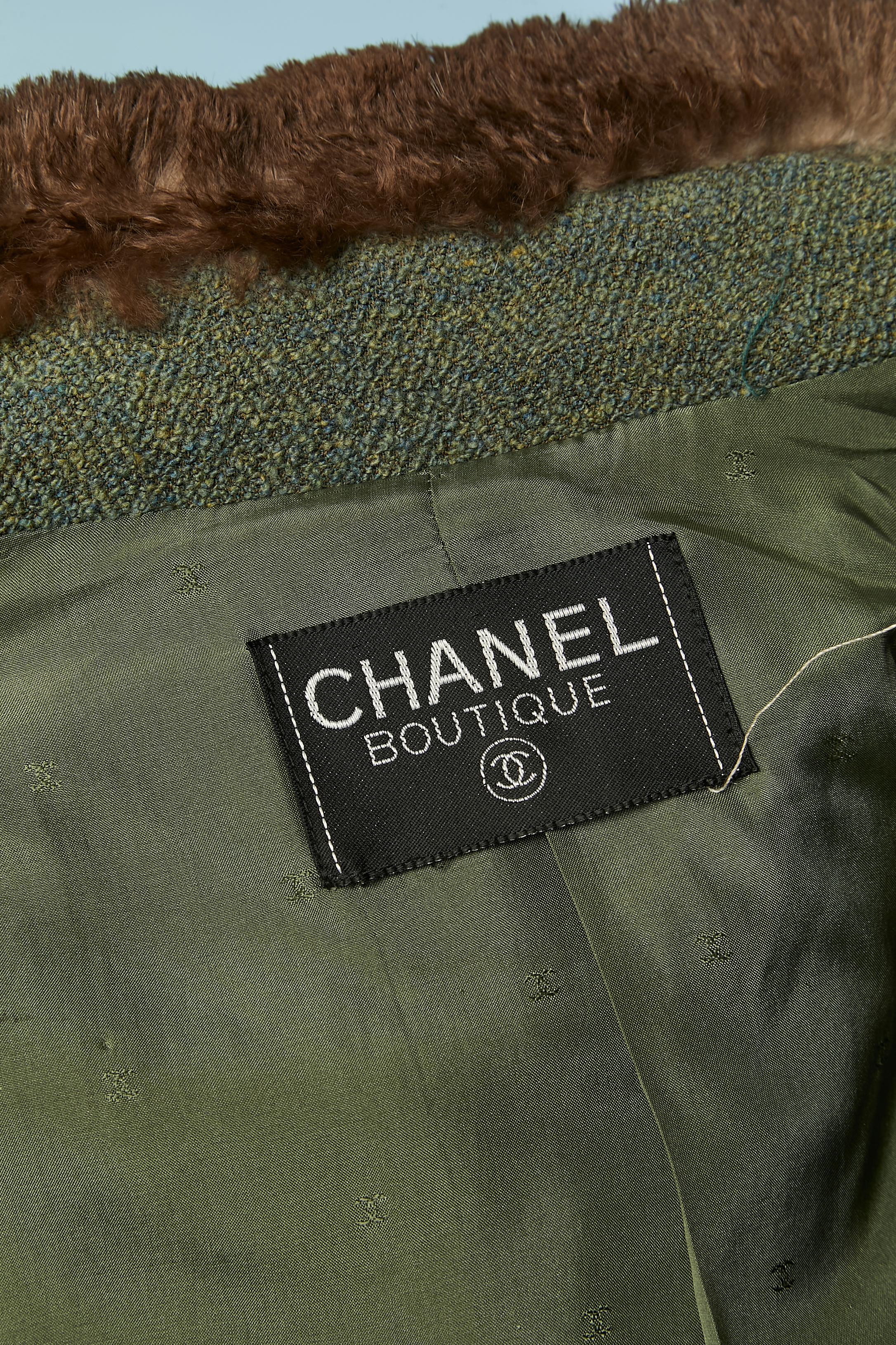 Green wool tweed skirt suit with gold buttons and fur pompoms Chanel Boutique  For Sale 7
