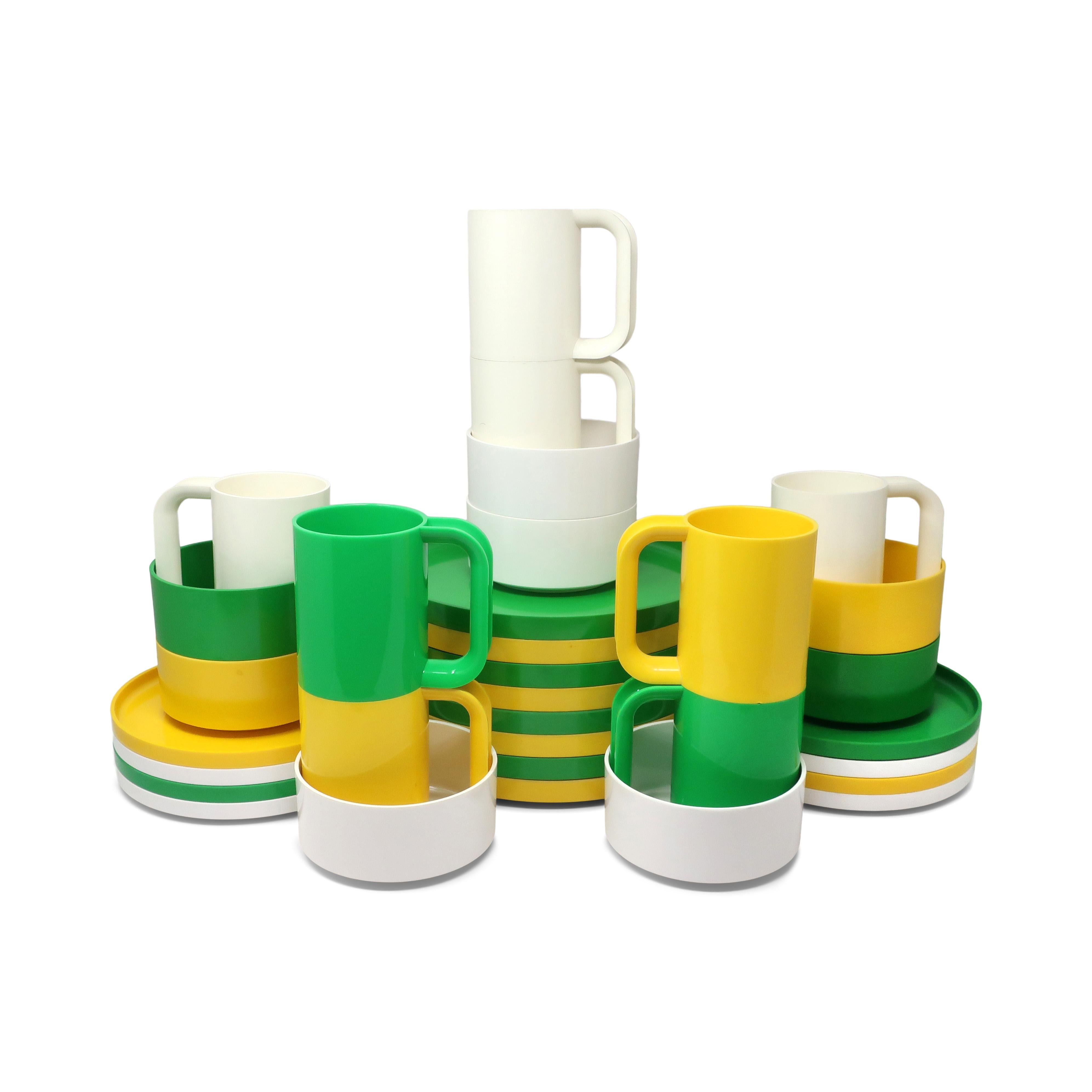Green, Yellow and White Dinnerware by Vignelli for Heller, Set of 32 In Good Condition For Sale In Brooklyn, NY