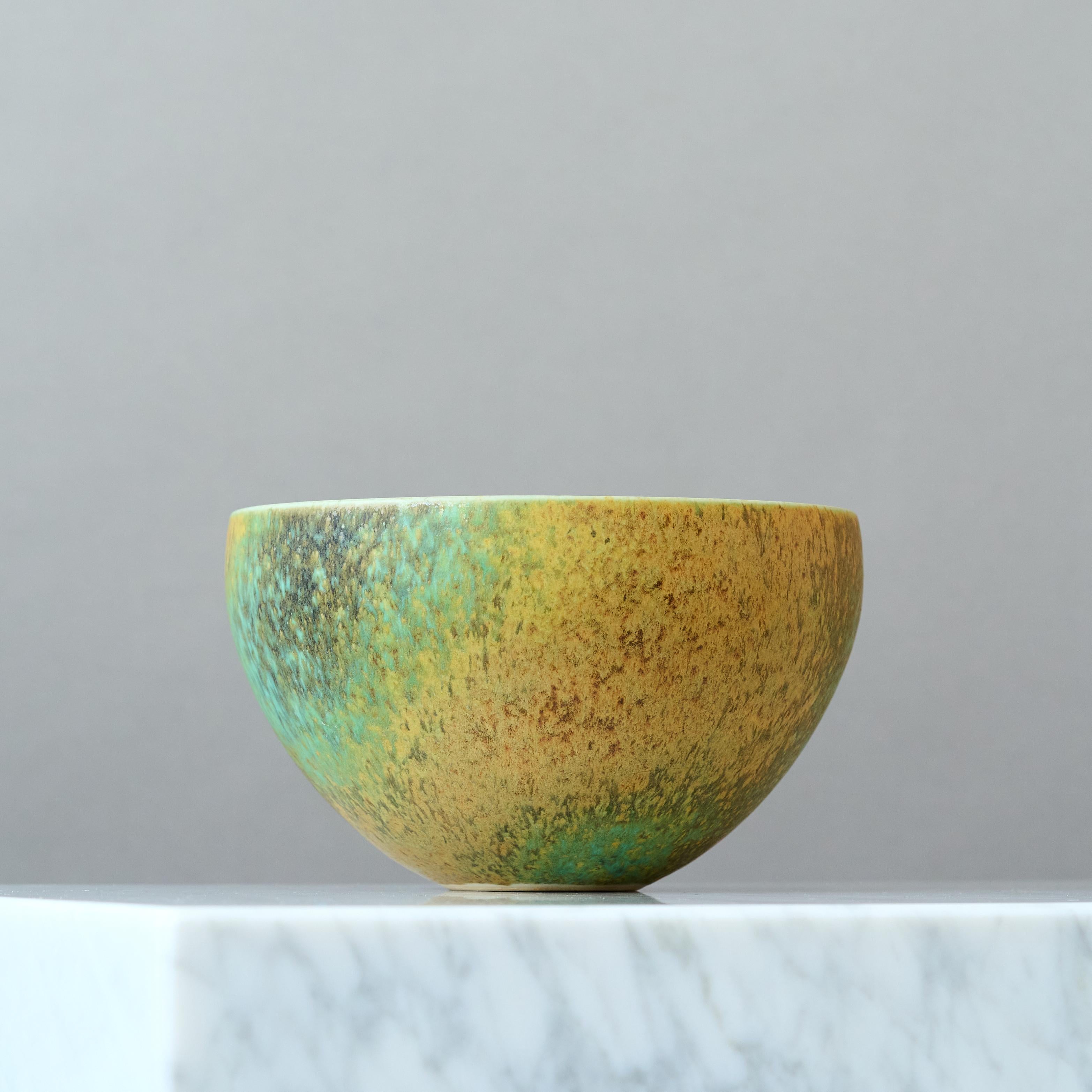 A beautiful double walled stoneware bowl with amazing glaze.
Made by renowned Swedish ceramist Kaj Fogelberg in his studio in Skåne, Sweden, 1990s.

Excellent condition.
Signed 'Fogelberg'.

Kaj Fogelberg b. 1944, started his career as a ceramist in