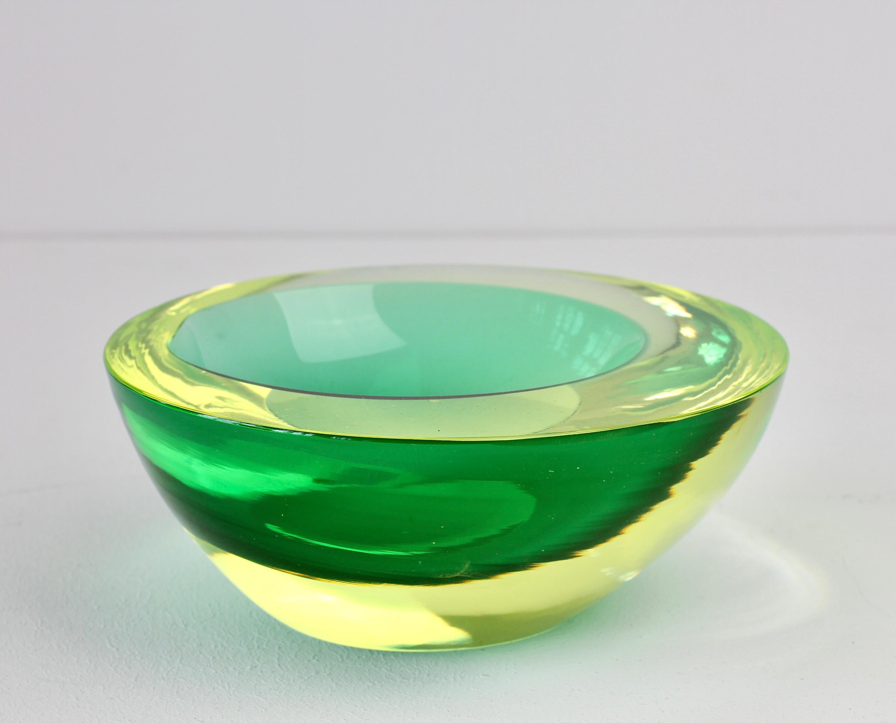 Green & Yellow Murano Sommerso Glass Bowl Antonio Da Ros for Cenedese Attributed For Sale 3