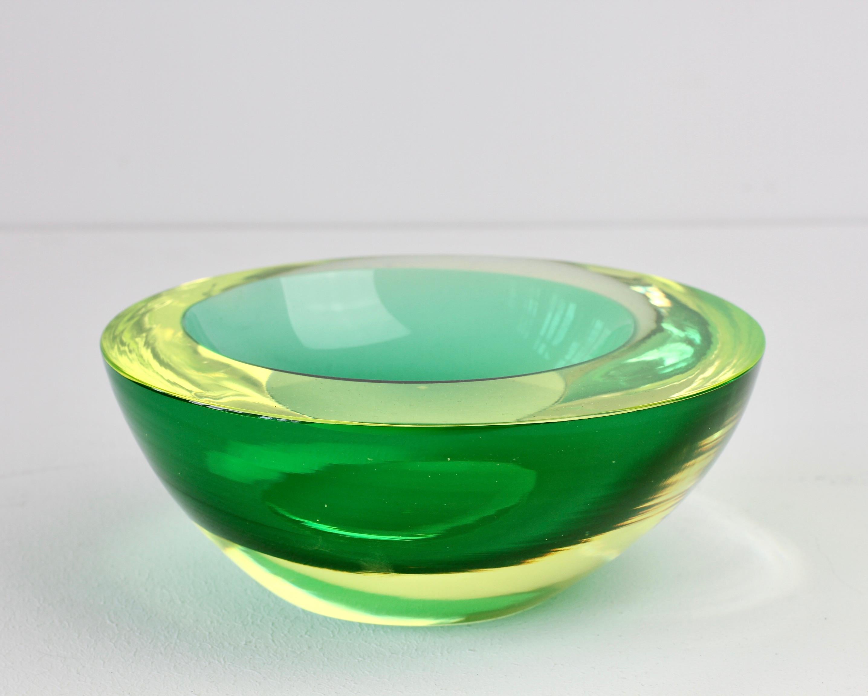 Green & Yellow Murano Sommerso Glass Bowl Antonio Da Ros for Cenedese Attributed For Sale 4