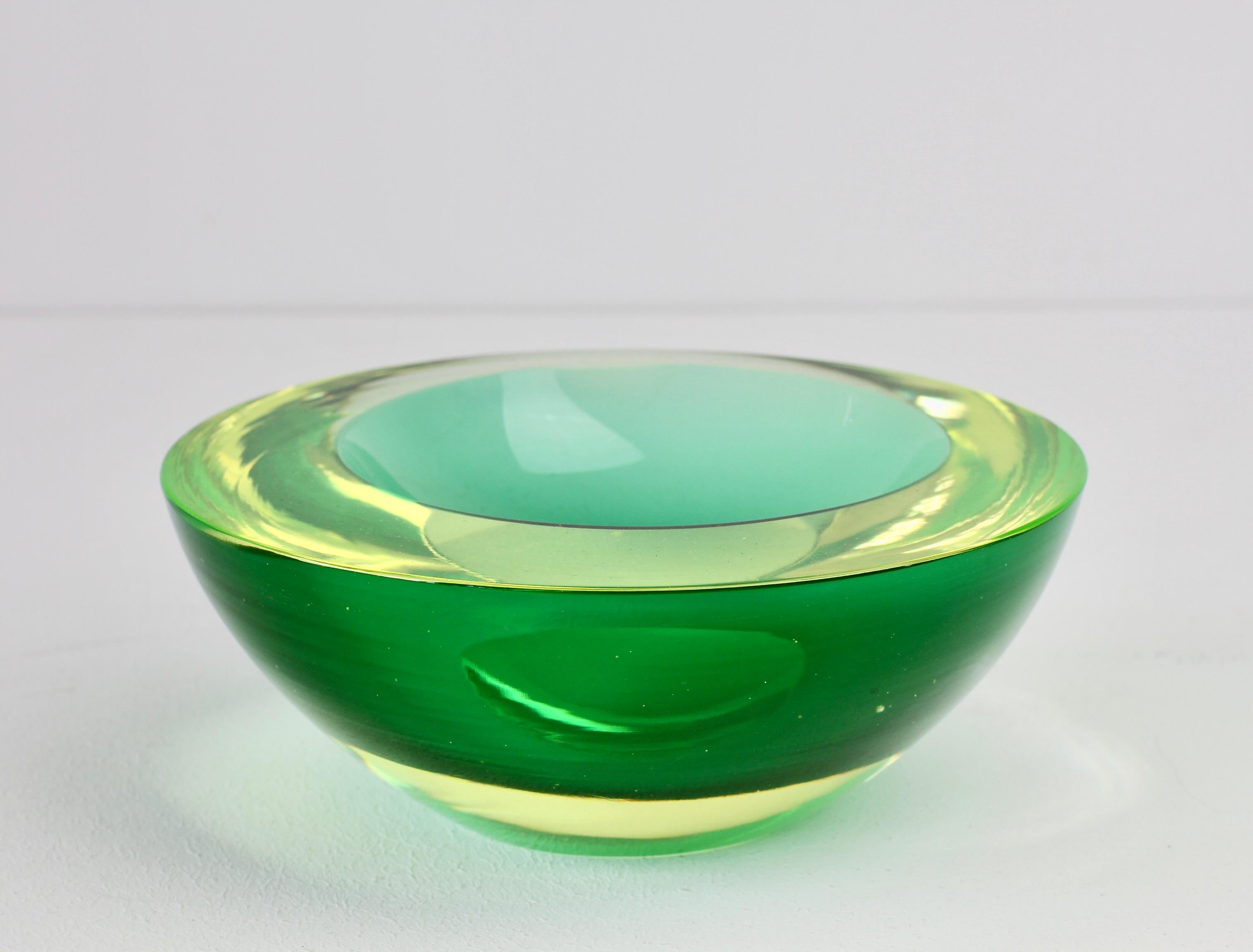 Green & Yellow Murano Sommerso Glass Bowl Antonio Da Ros for Cenedese Attributed For Sale 5