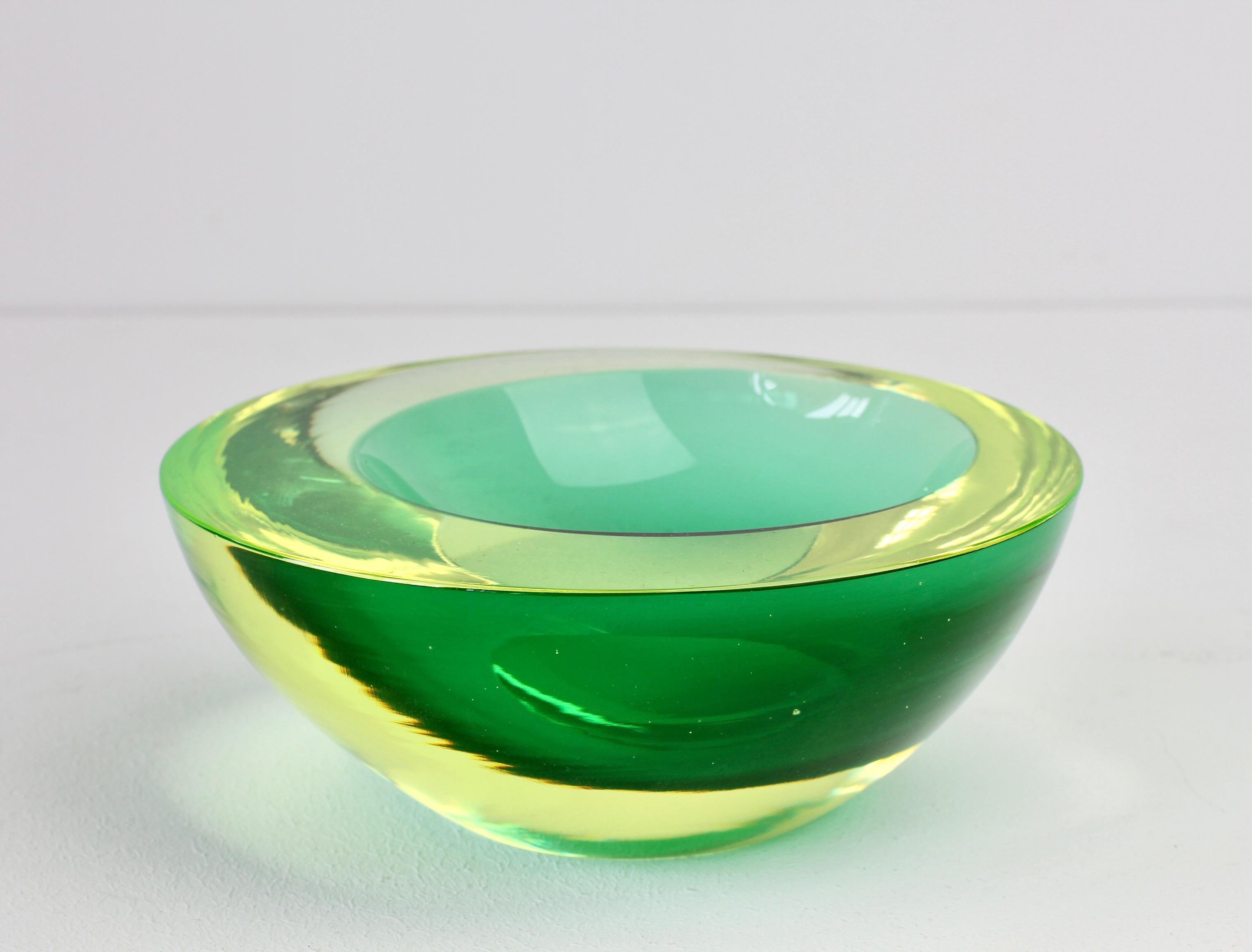 Green & Yellow Murano Sommerso Glass Bowl Antonio Da Ros for Cenedese Attributed For Sale 6