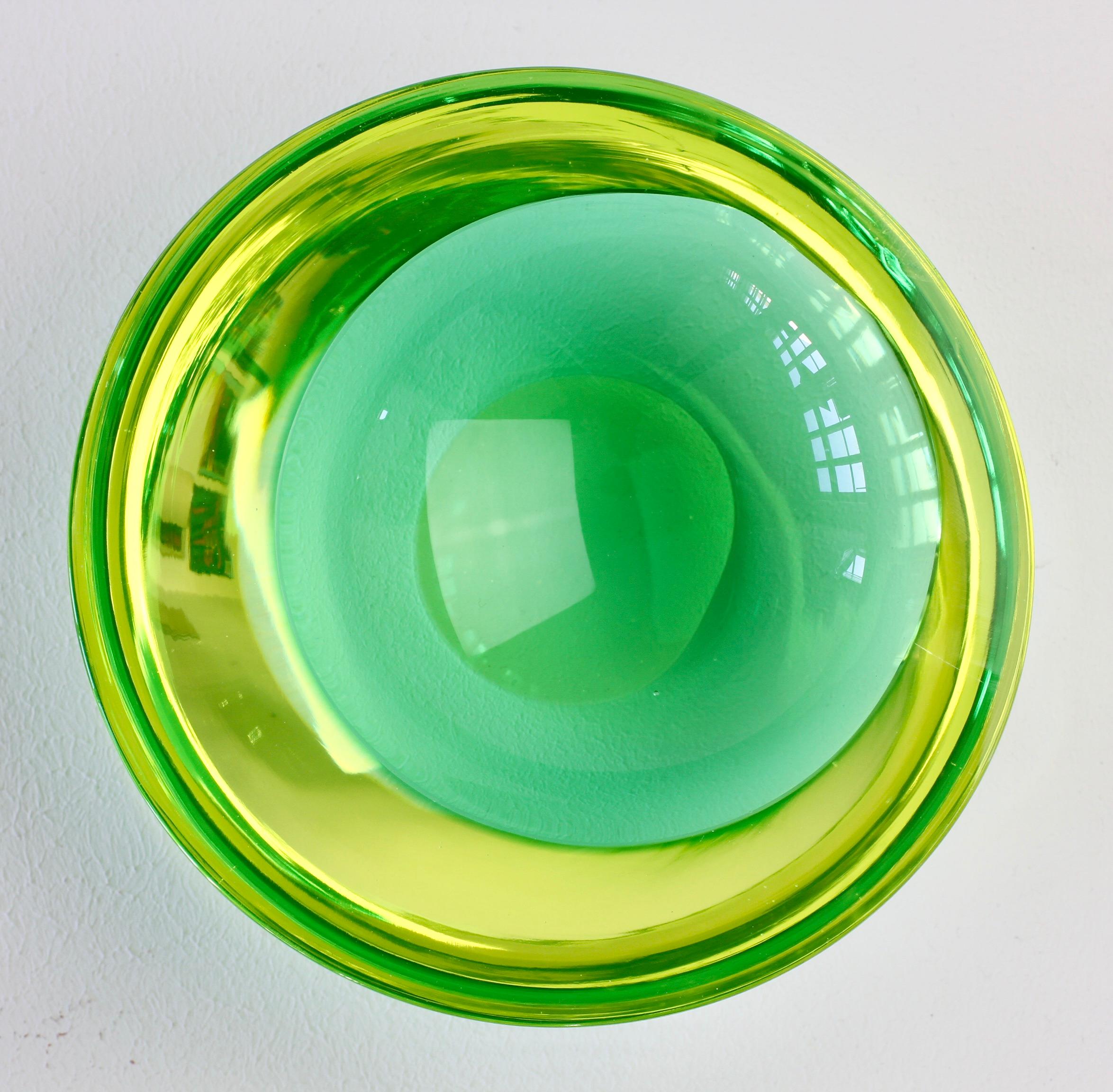 Green & Yellow Murano Sommerso Glass Bowl Antonio Da Ros for Cenedese Attributed For Sale 10