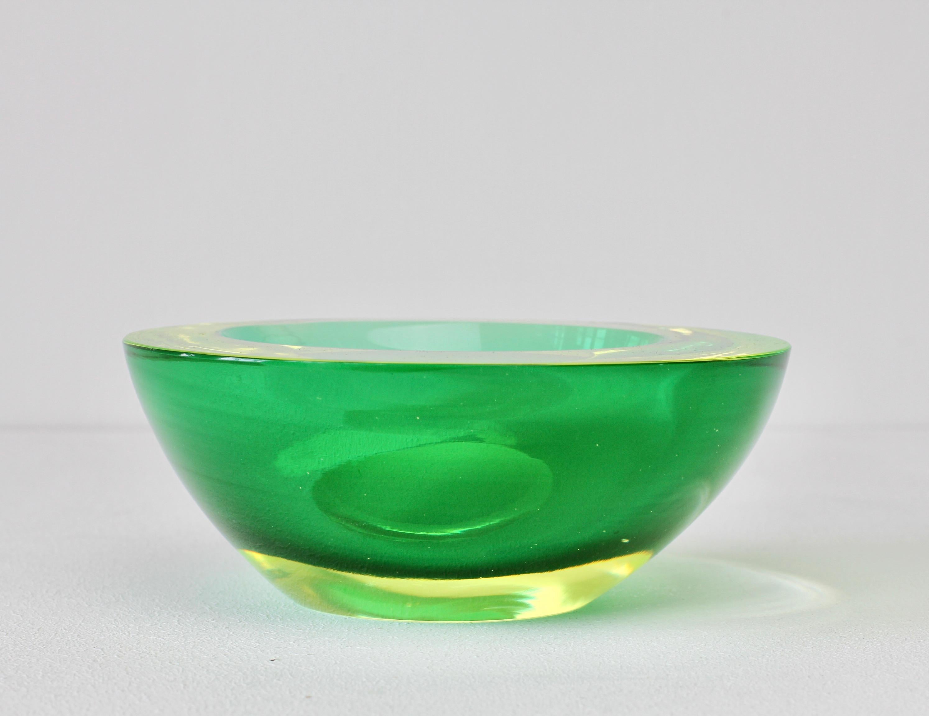 Mid-Century Modern Green & Yellow Murano Sommerso Glass Bowl Antonio Da Ros for Cenedese Attributed For Sale