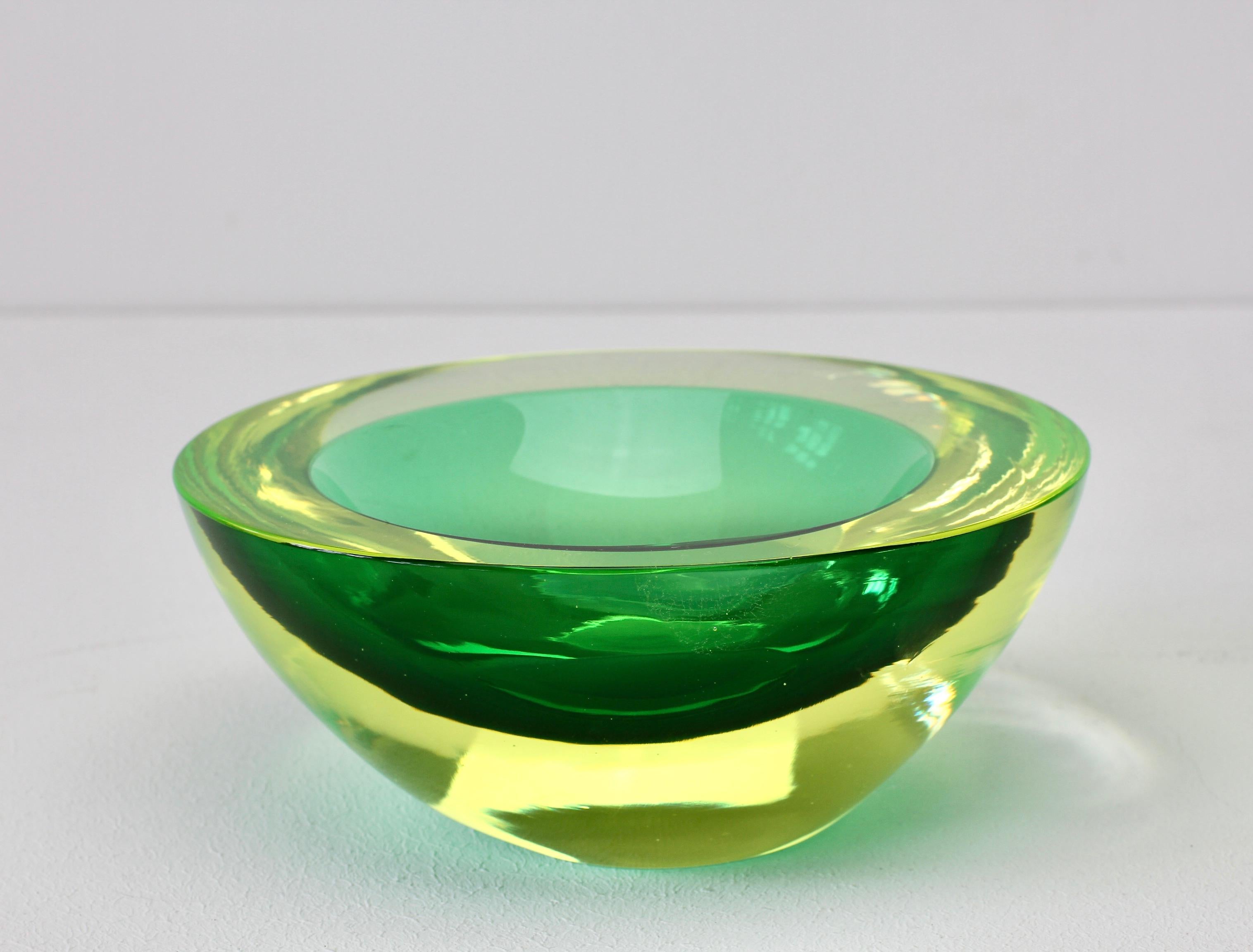 20th Century Green & Yellow Murano Sommerso Glass Bowl Antonio Da Ros for Cenedese Attributed For Sale