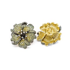 Boucles d'oreilles roses en or, diamants et saphirs verts et jaunes