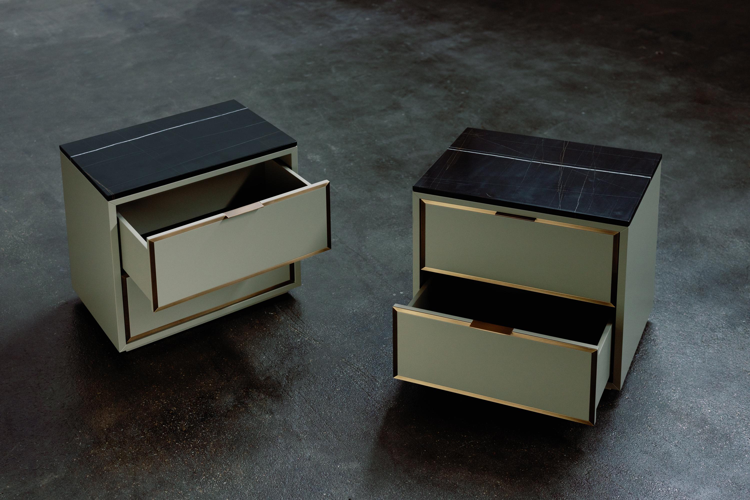 Tables de nuit modernes coupe Sahara Noir en marbre fabriquées à la main au Portugal par Greenapple en vente 3