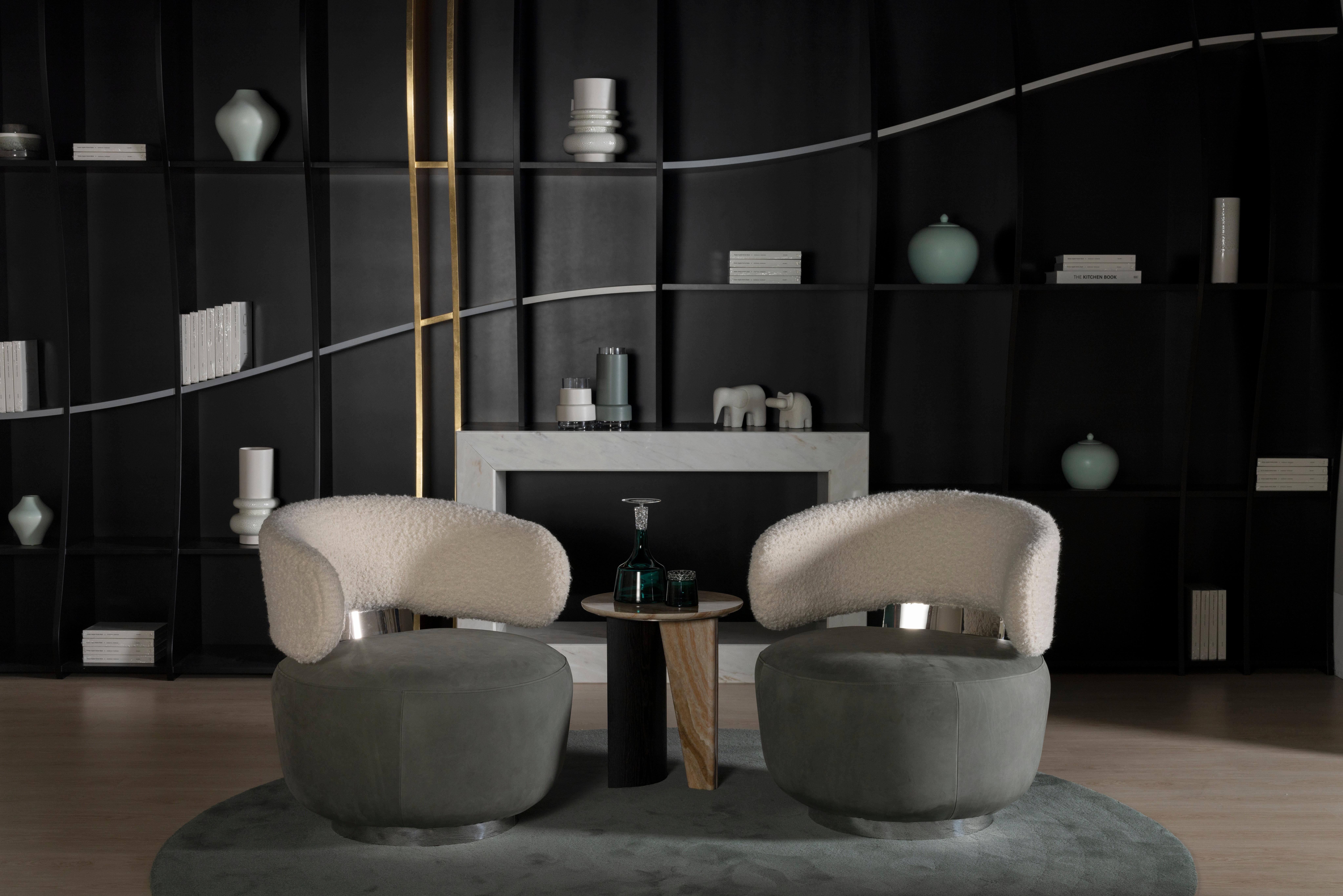 Caju Swivel Lounge Chair, Contemporary Collection, handgefertigt in Portugal - Europa von Greenapple.

Der Loungesessel Caju ist ein trendiges Möbelstück, das die organische Form einer Cashew verkörpert. Das Design des mit Wollbouclé und