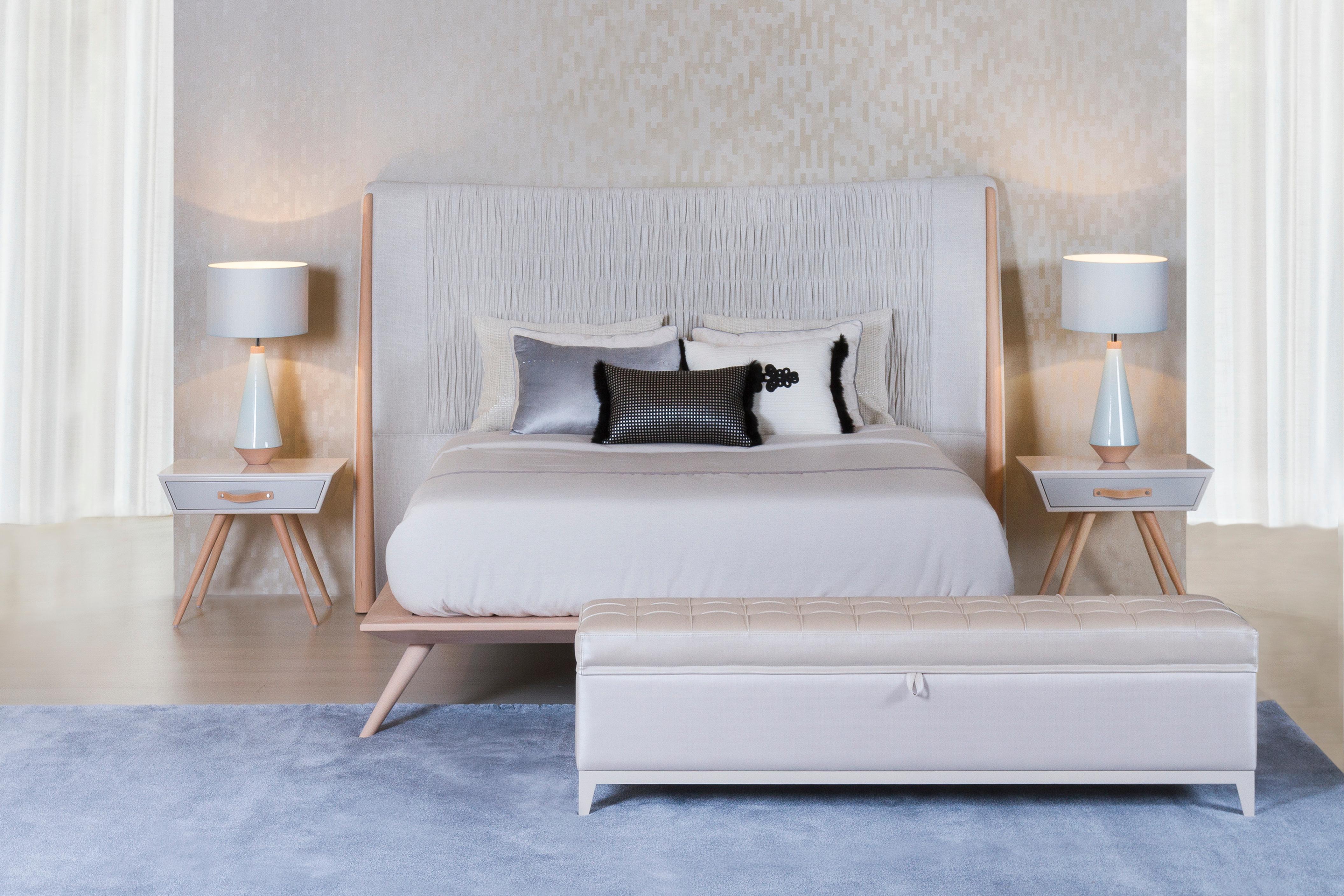 Modernes Dandelion-Bett aus massiver Buche mit plissierter Wirkung, handgefertigt Portugal von Greenapple (Moderne der Mitte des Jahrhunderts) im Angebot