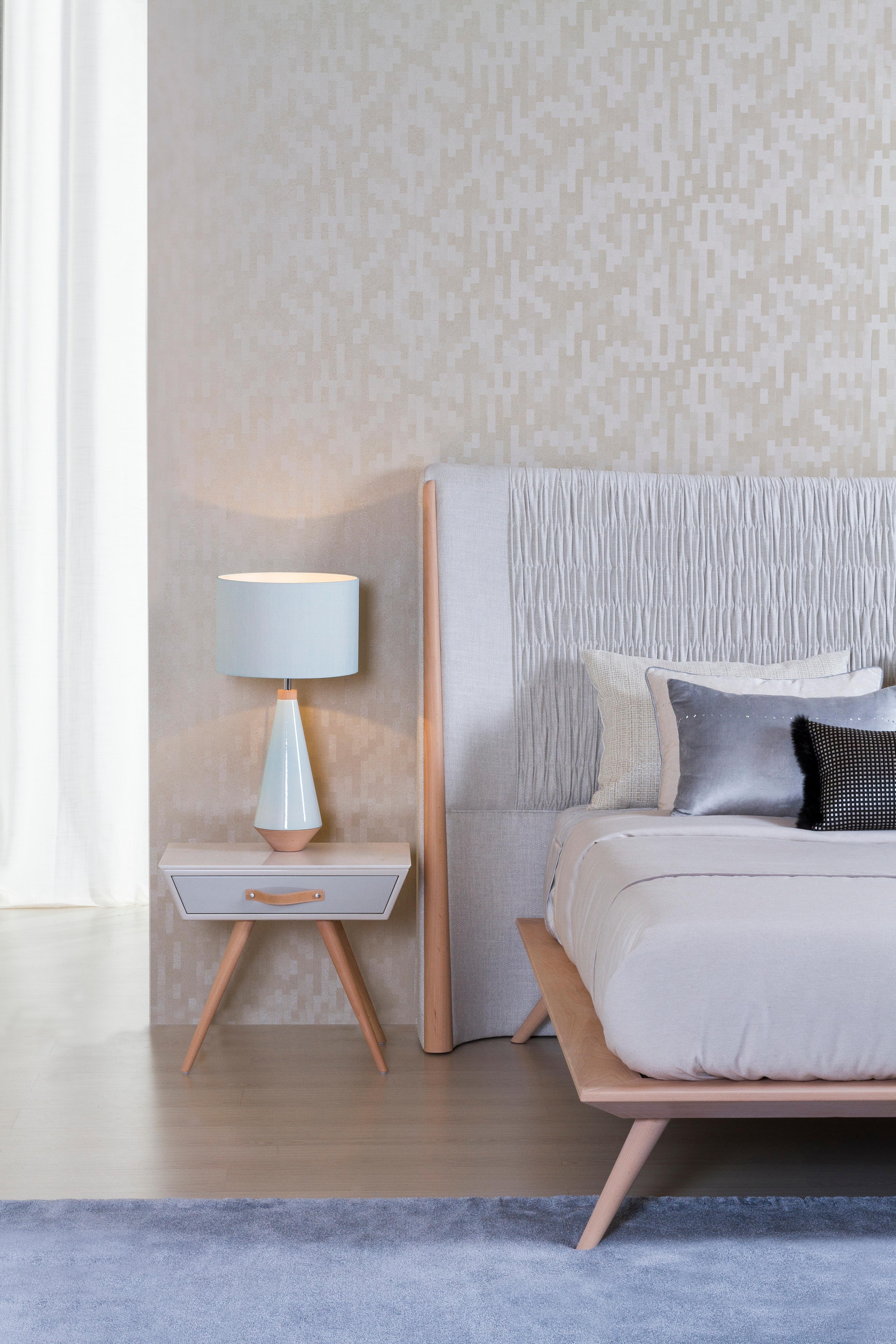 Modernes Dandelion-Bett aus massiver Buche mit plissierter Wirkung, handgefertigt Portugal von Greenapple (Leder) im Angebot
