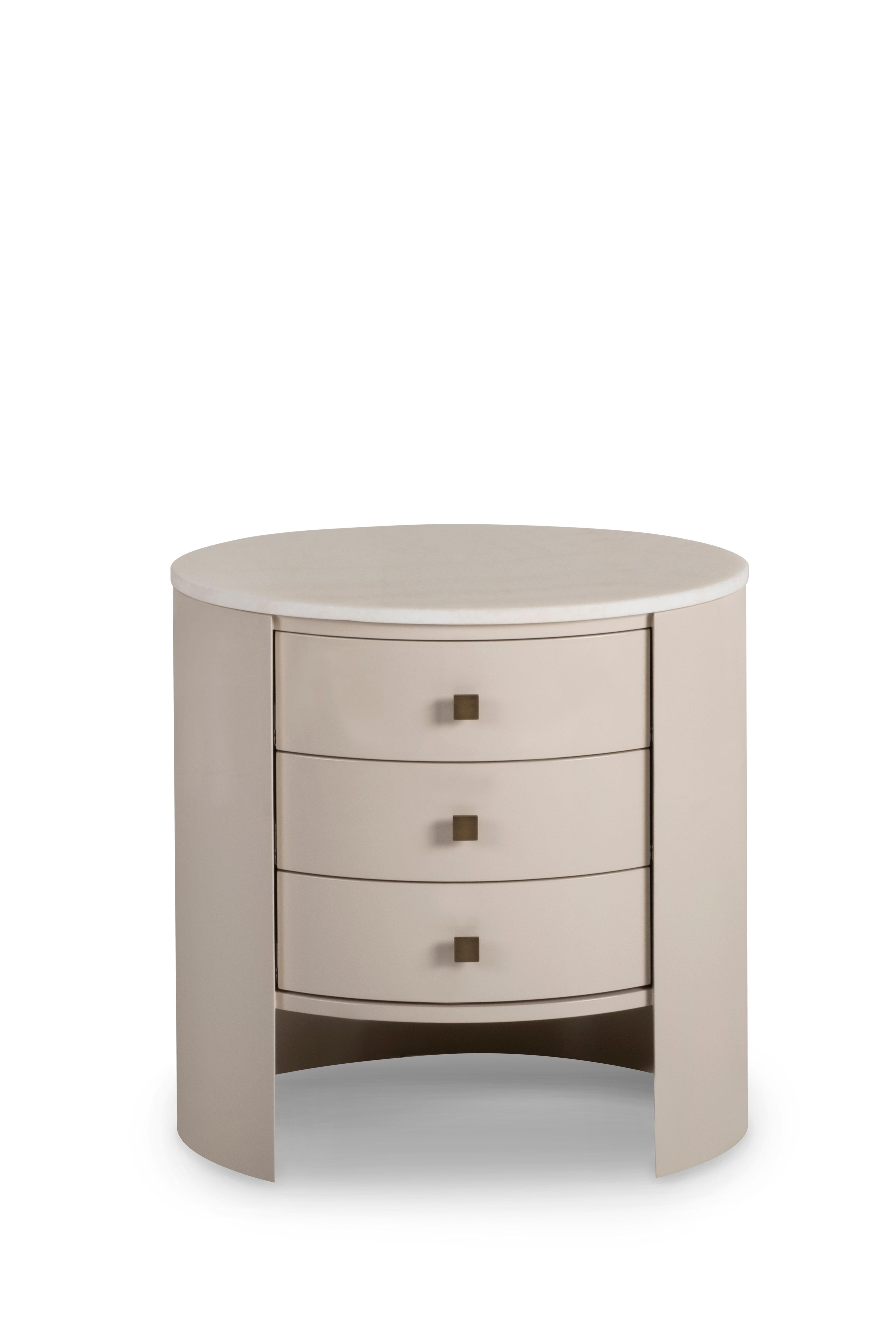 Bend Nightstand, Modern Collection, Handcrafted in Portugal - Europe by GF Modern.

Made of beige lacquered wood and with a top in vanilla onyx, the Bend nightstand is designed to enhance your space. With its three drawers with oxidised brass