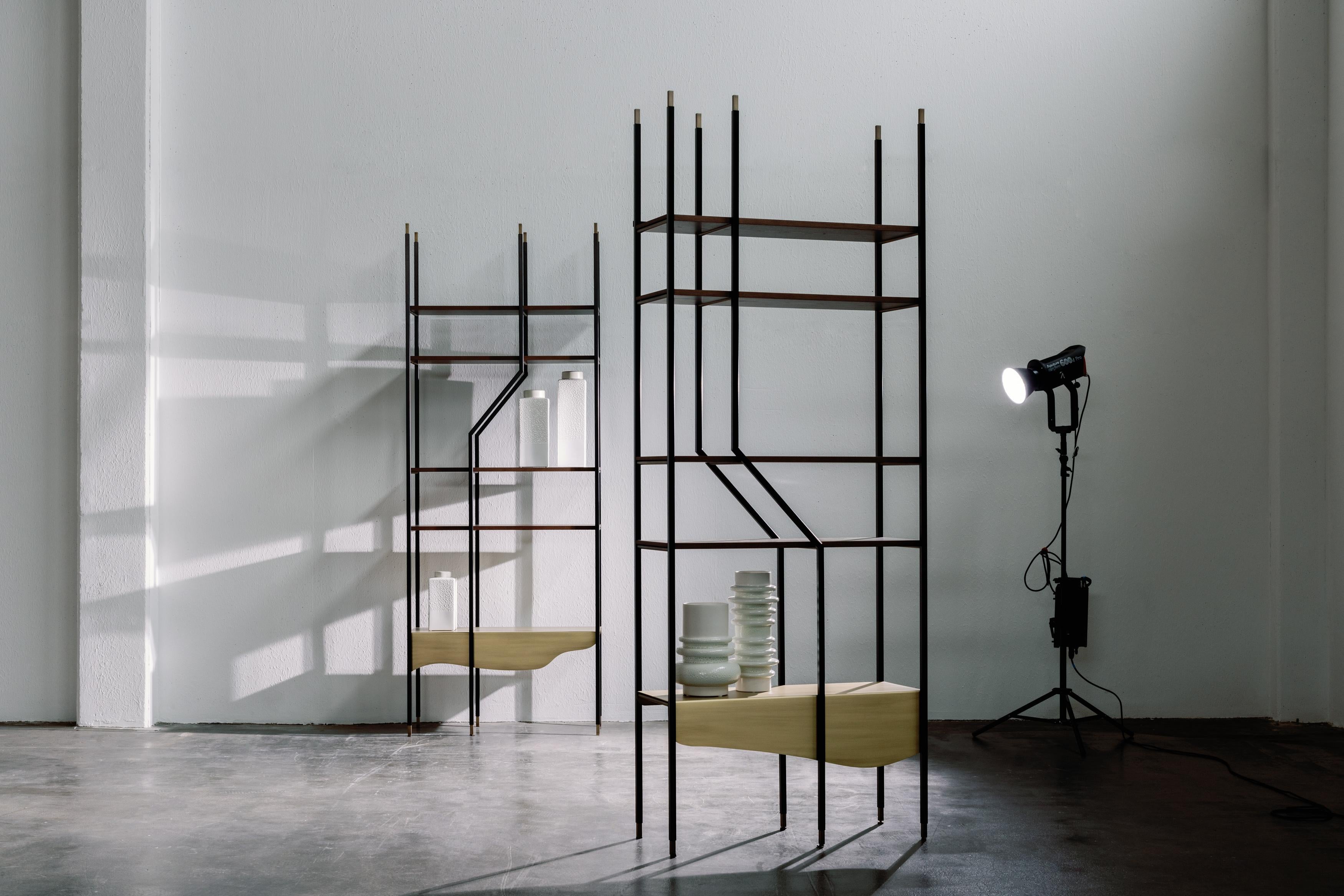 XXI secolo e contemporaneo Libreria moderna Lage Set/2, ottone, radice di Oak, fatta a mano in Portogallo da Greenapple in vendita