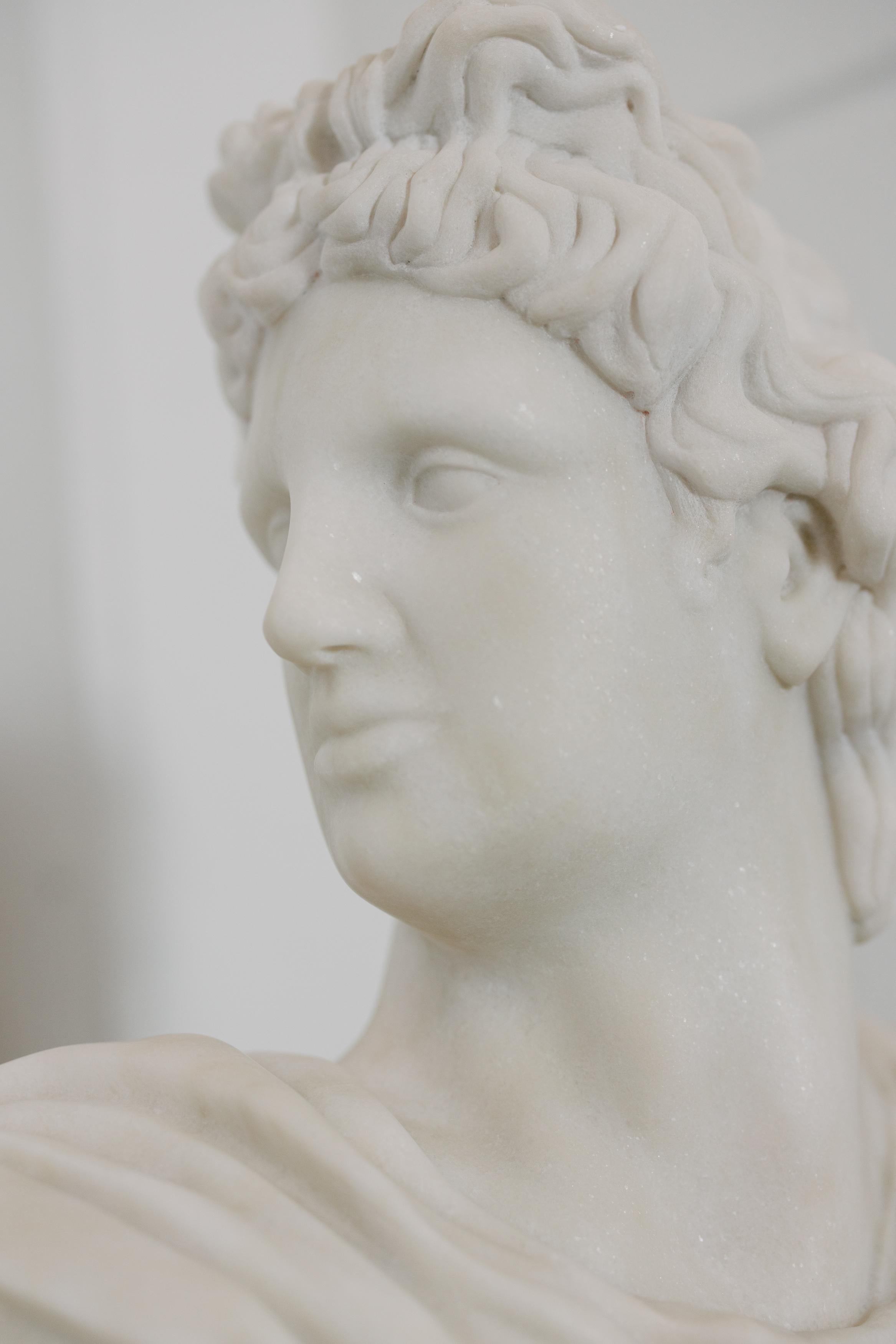 Scultura moderna del busto di Apolo in marmo Calacatta, fatta a mano in Portogallo Greenapple in vendita 4