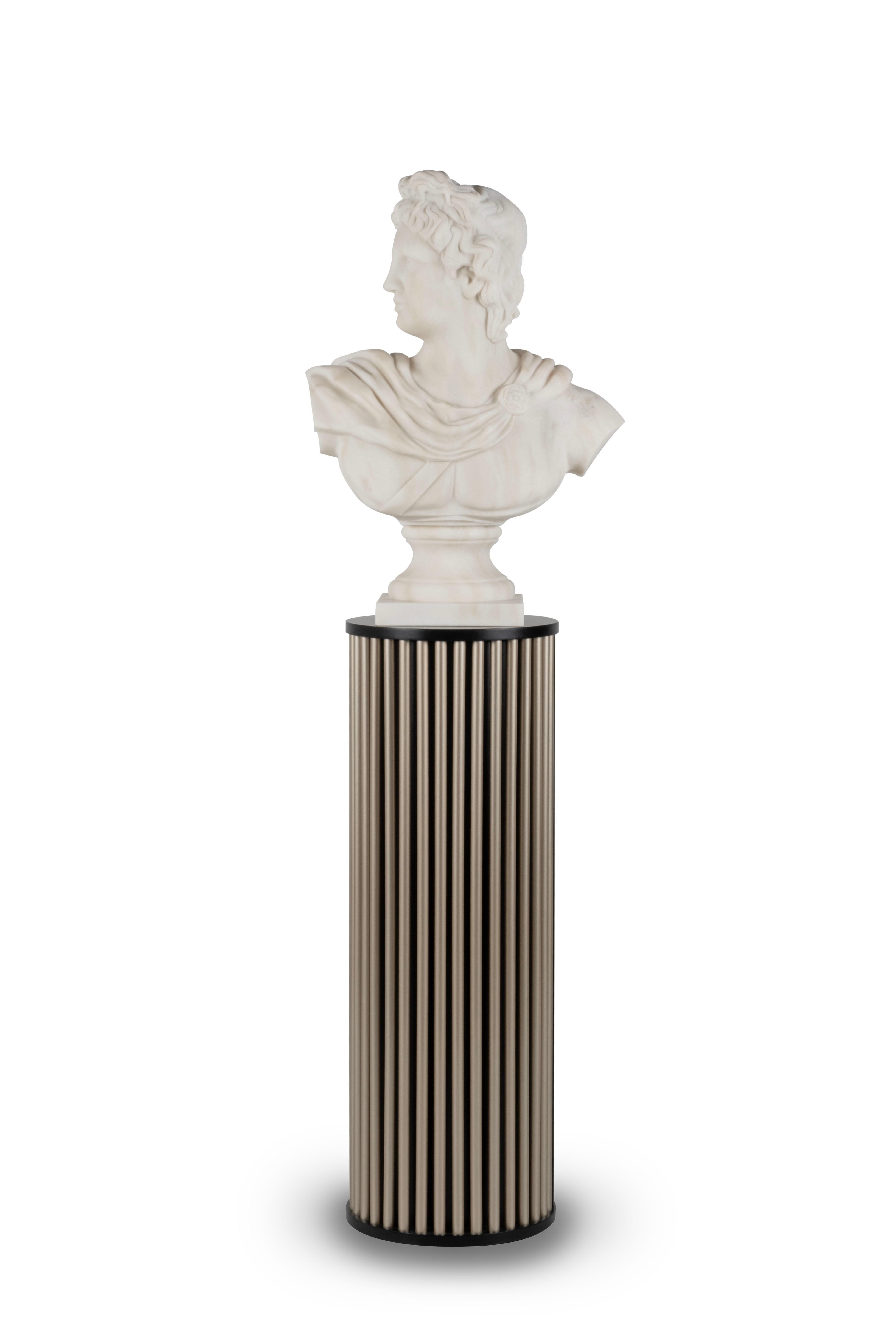 Apolo Büste, Calacatta Bianco Marmor, Modern Collection, Handgefertigt in Portugal - Europa von GF Modern.

Die Büste Apolo ist eine fesselnde Skulptur, die sorgfältig aus Calacatta Bianco-Marmor gefertigt wurde. Als eine der wichtigsten Gestalten