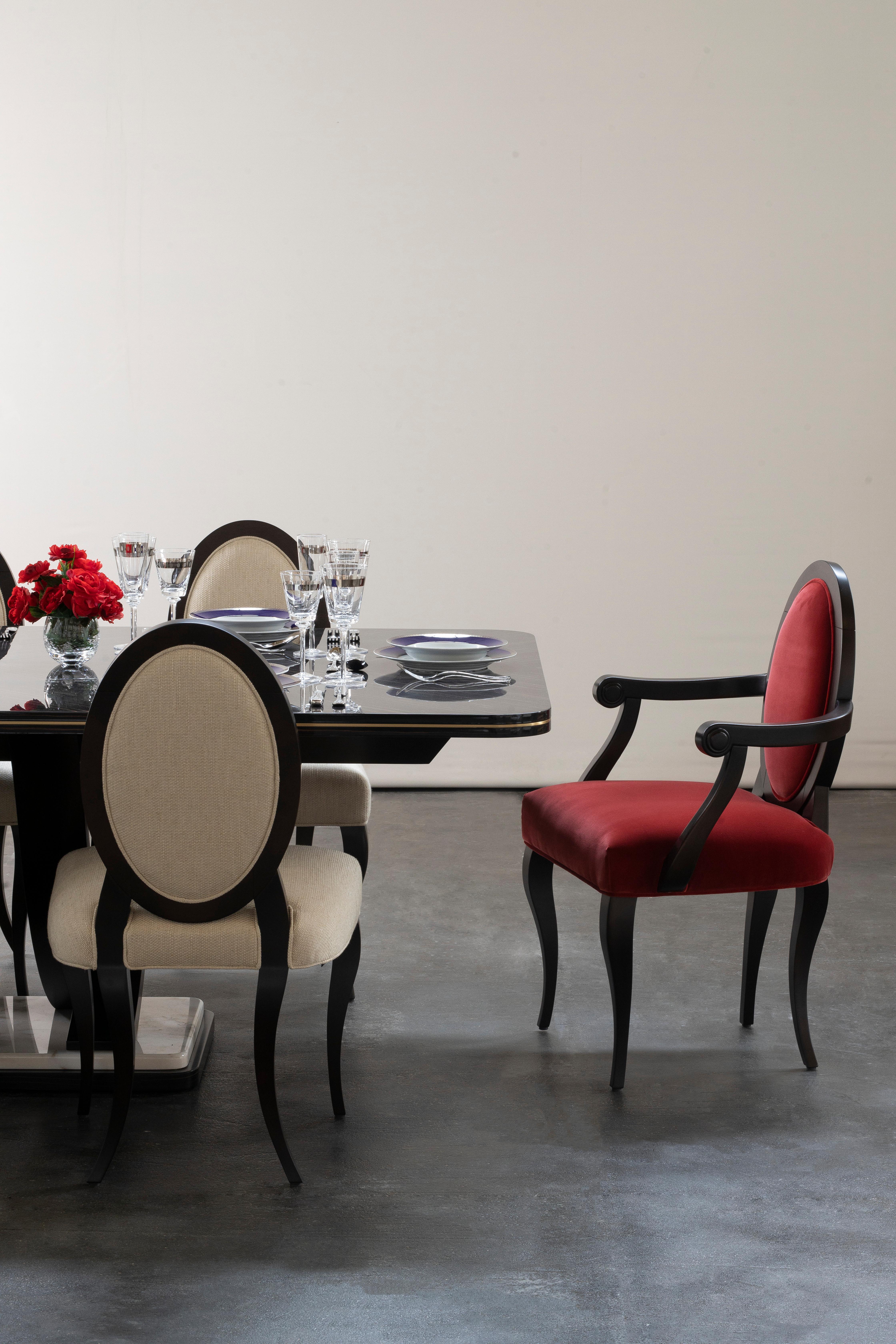 Ellipse Chair, Modern Collection'S, handgefertigt in Portugal - Europa von GF Modern.

Der Ellipse-Stuhl ist ein klassisches und bequemes Möbelstück für jede Gelegenheit. Die harmonische Kombination zwischen dem roten Baumwollsamt und der