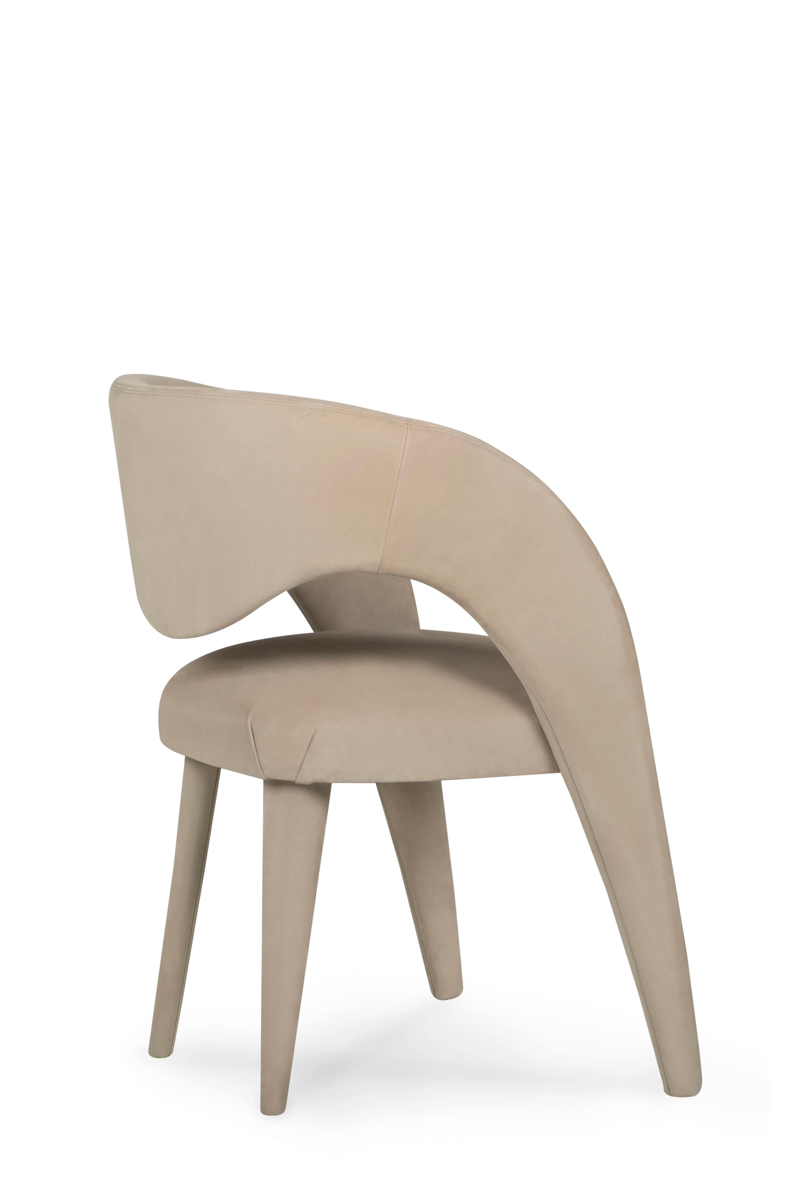 Laurence Chair, Collection'S Contemporary, handgefertigt in Portugal - Europa von Greenapple.

Der von Rute Martins für die Collection'S Contemporary entworfene Esszimmerstuhl Laurence aus Leder wurde mit der künstlerischen Absicht geschaffen, das