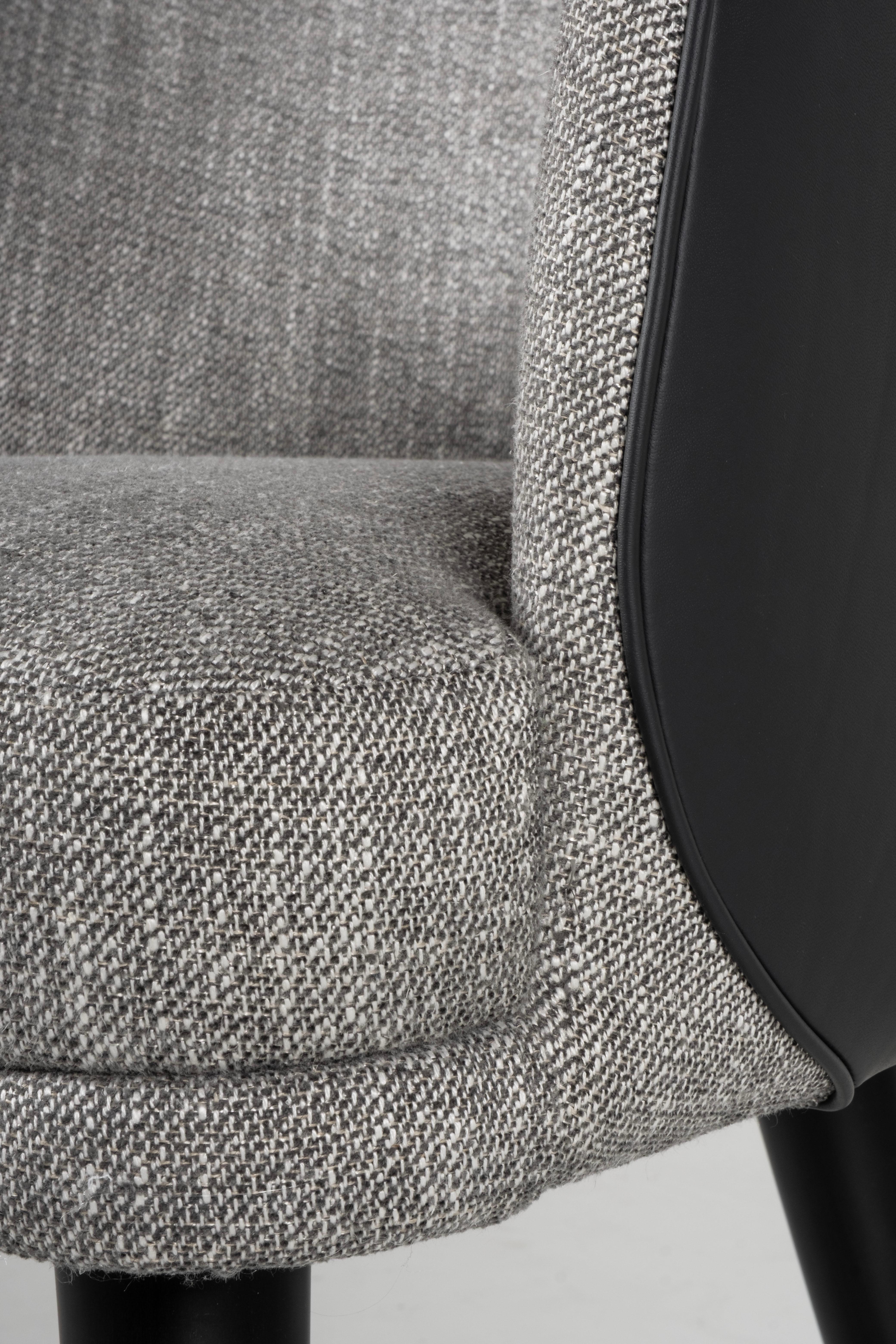 Chêne Chaises de salle à manger modernes Margot, cuir noir, fabriquées à la main au Portugal par Greenapple en vente