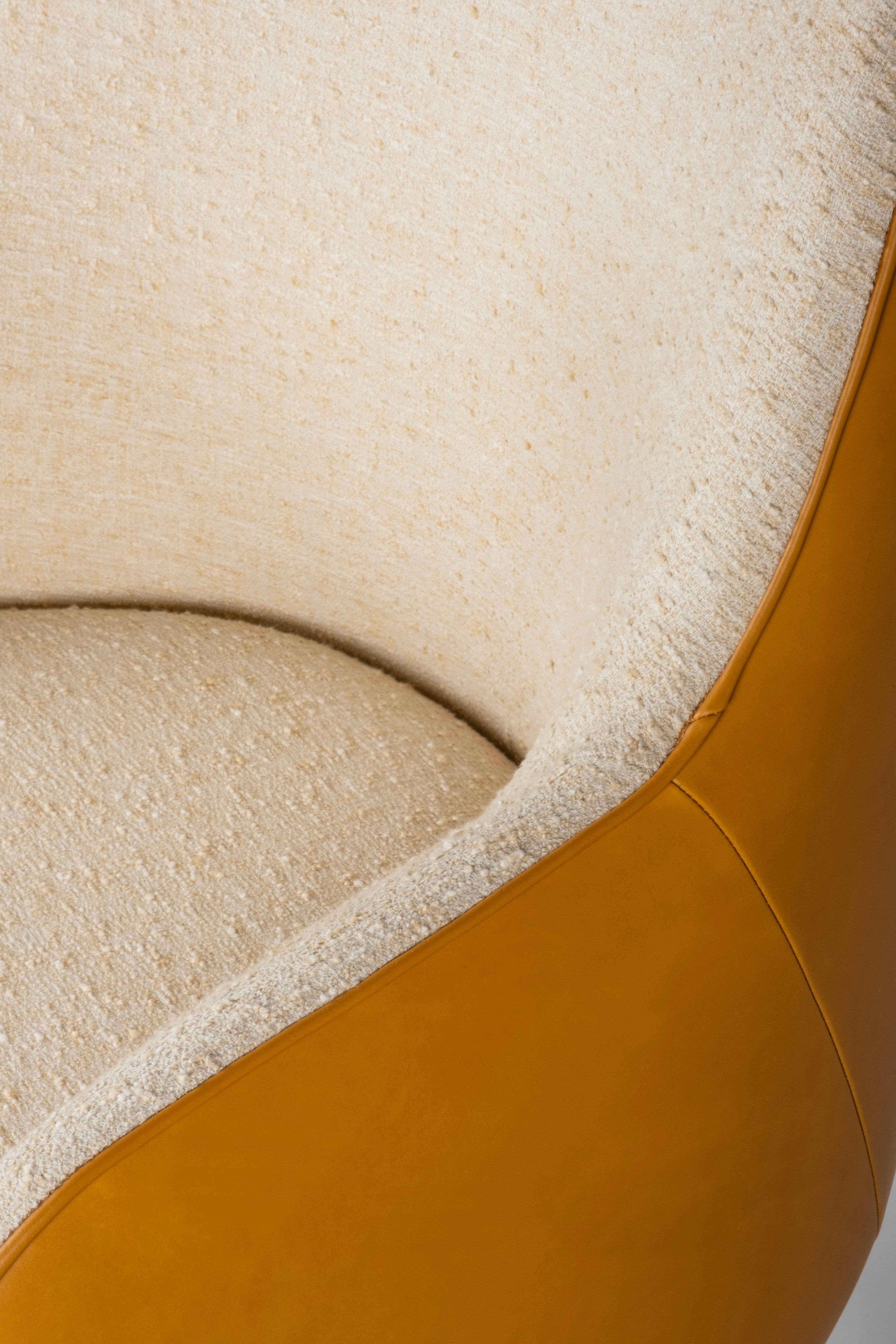 Portugais Chaises de salle à manger modernes Margot, cuir camel, fabriquées à la main au Portugal par Greenapple en vente