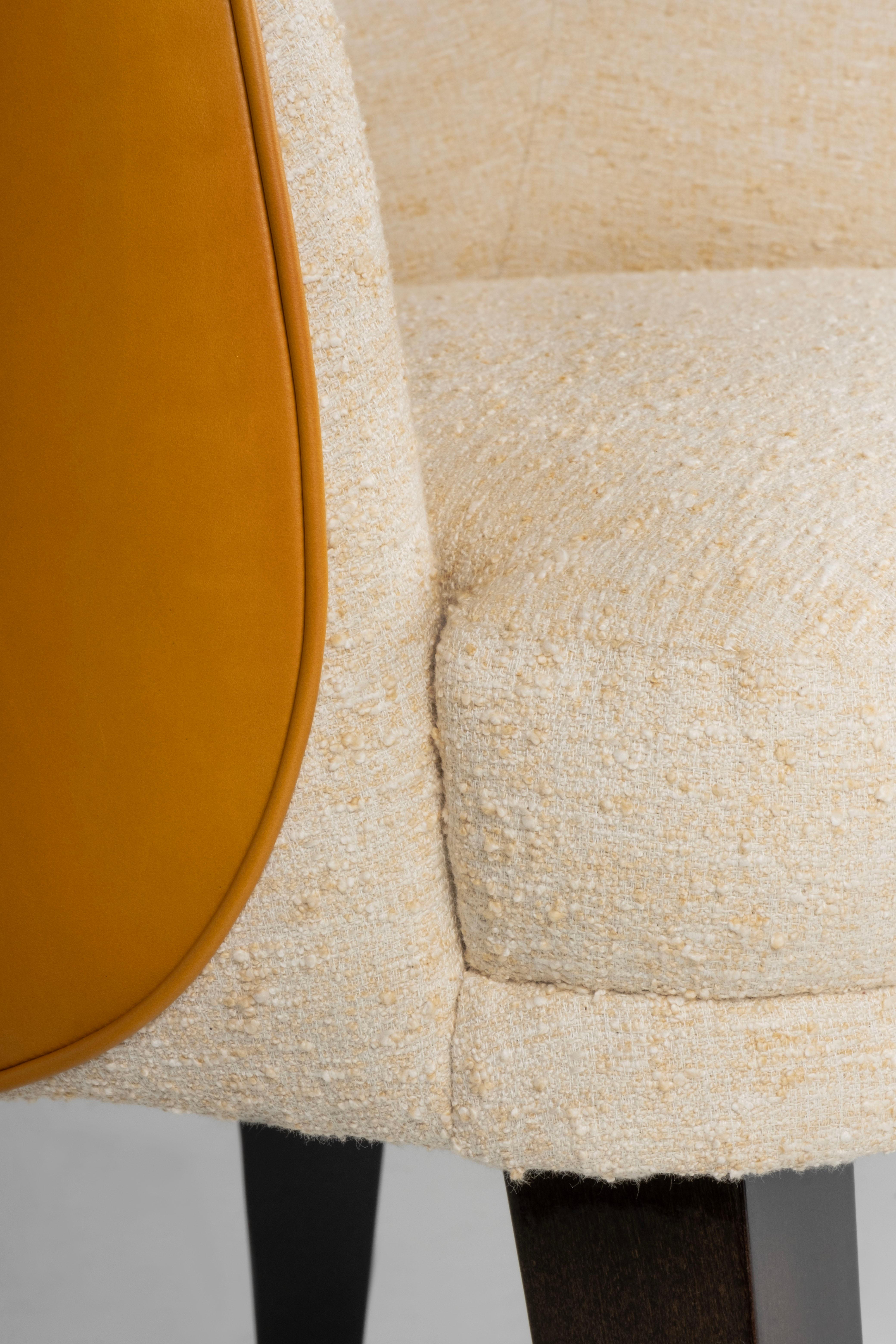Tacheté Chaises de salle à manger modernes Margot, cuir camel, fabriquées à la main au Portugal par Greenapple en vente