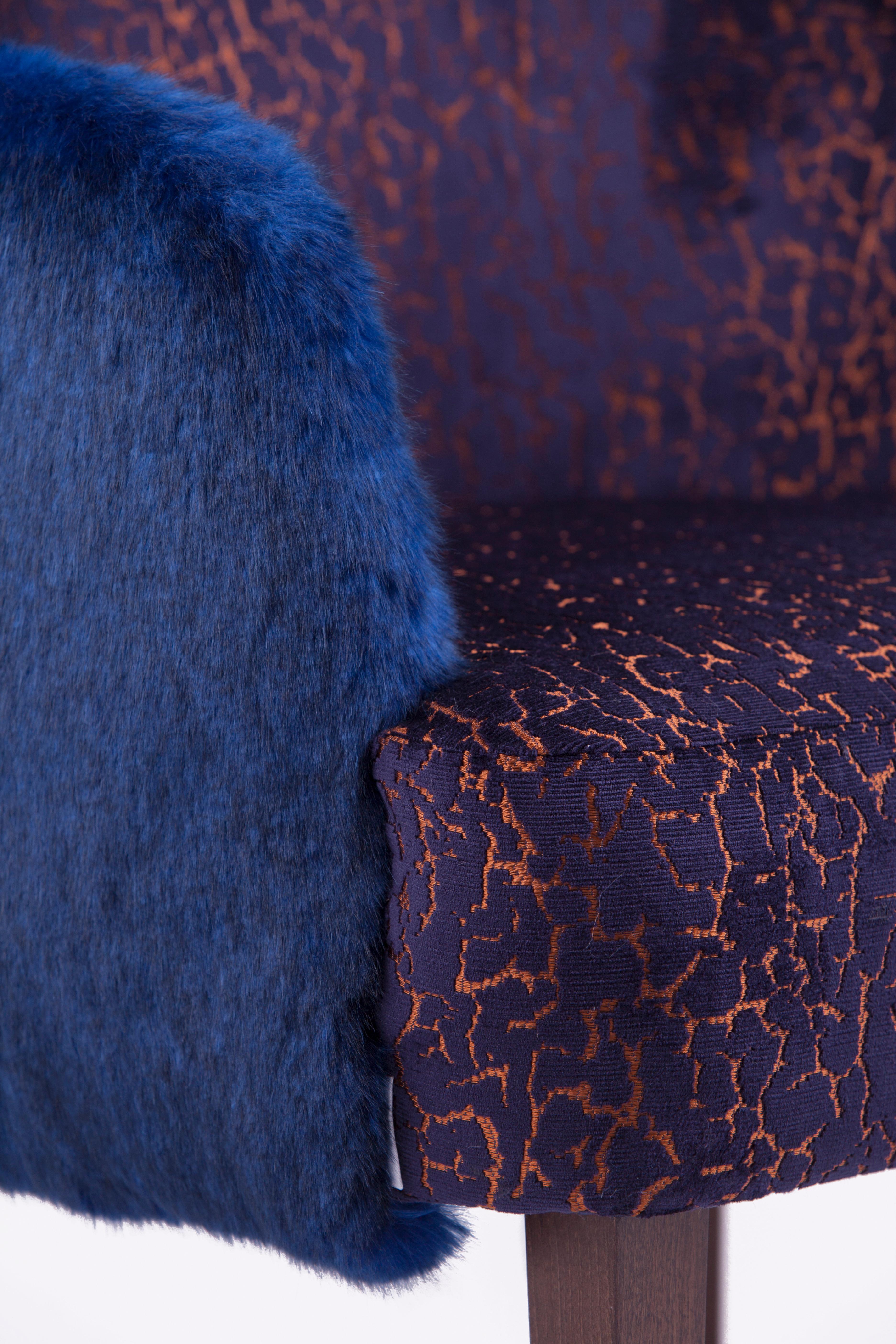 Laqué Chaises de salle à manger Art Déco Margot, fausse fourrure velours, fabriquées à la main au Portugal par Greenapple en vente