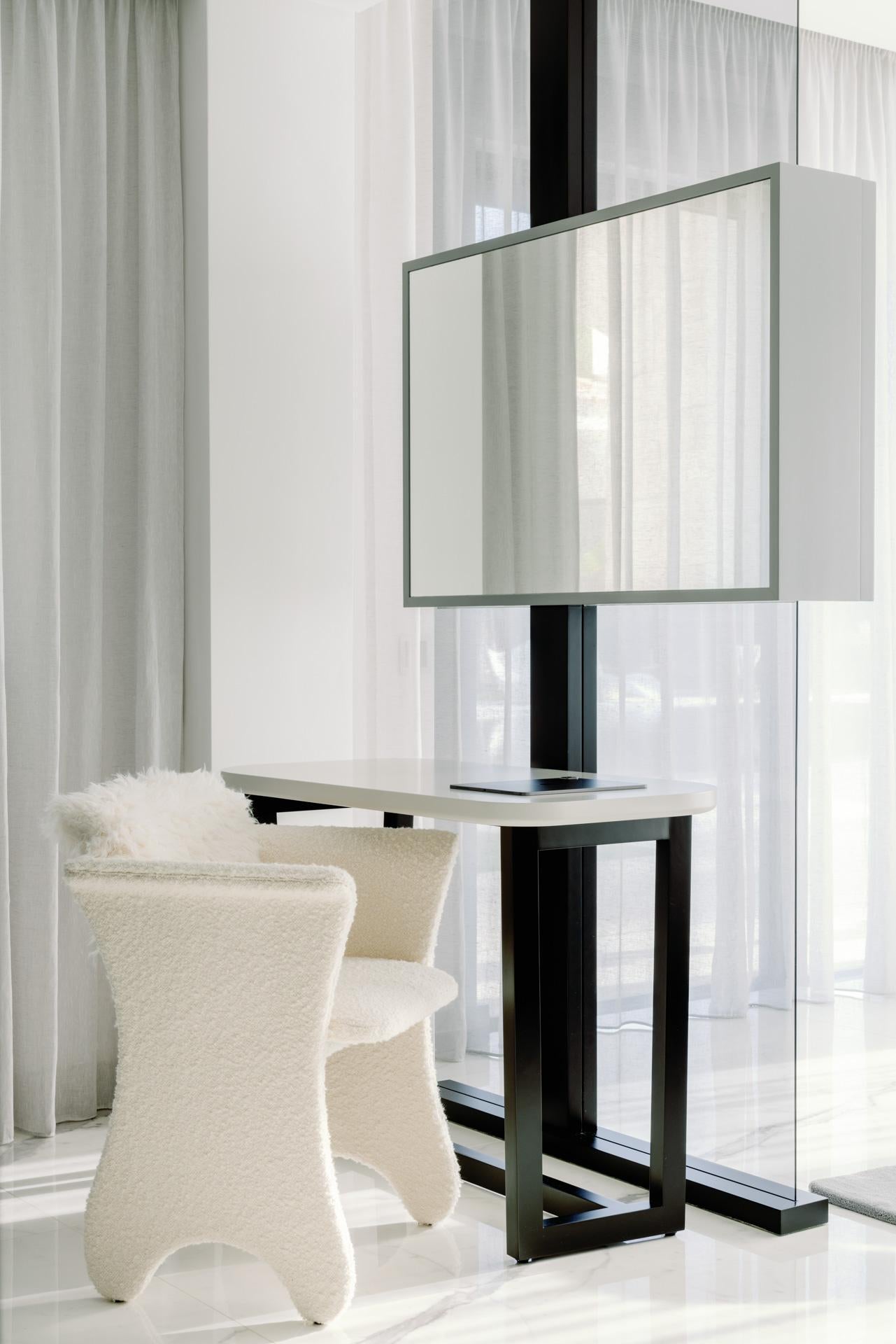 Greenapple Chair, Contemporary Collection, handgefertigt in Portugal - Europa von Greenapple.

Der Bouclé-Bürostuhl Timeless wurde so entworfen und gefertigt, dass er den Lauf der Zeit überdauert und ein Leben lang als Begleiter für Wachstum und