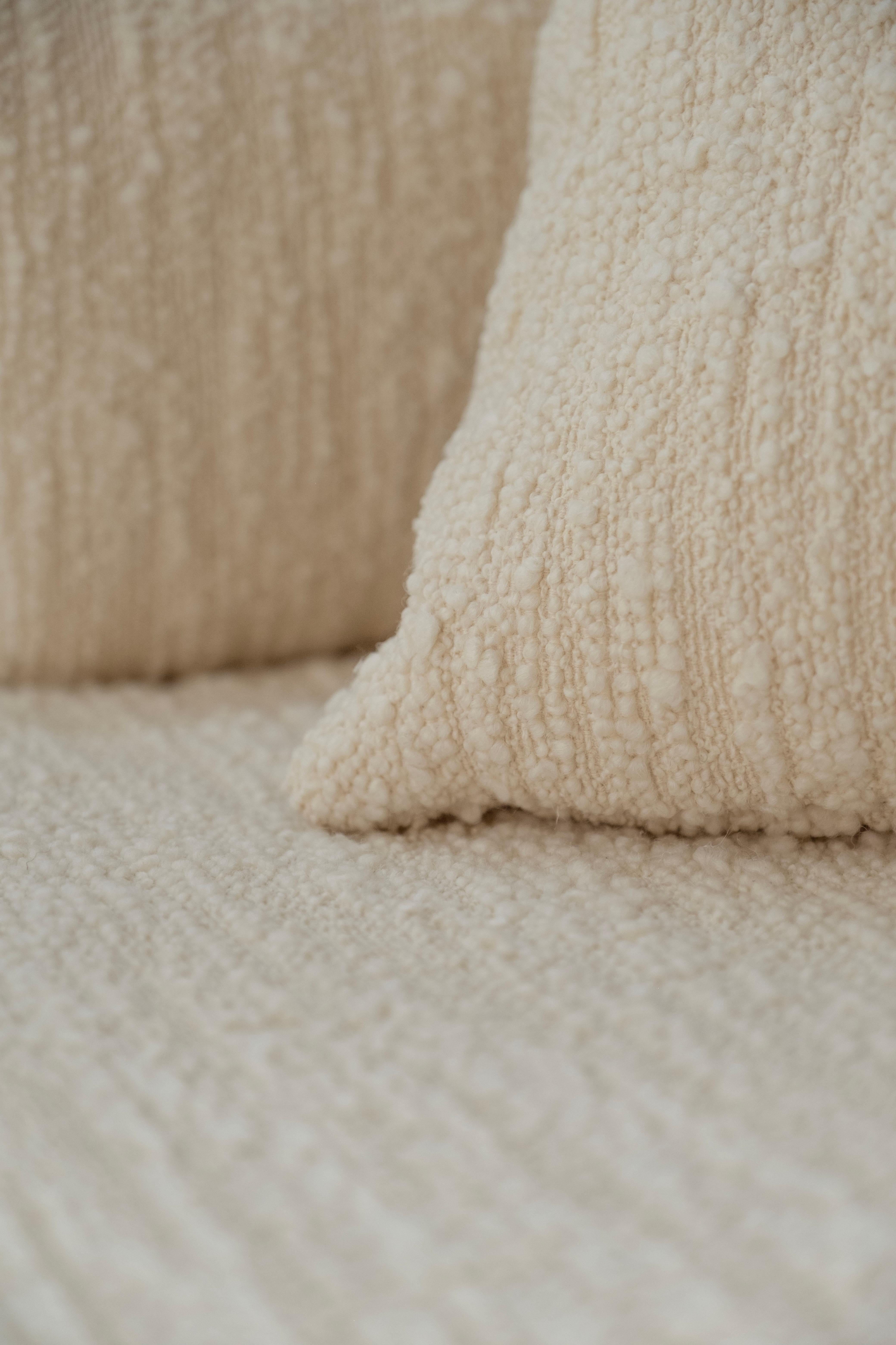 Modernes Tagesbett für Zwillinge, Bouclé aus beiger Wolle, handgefertigt in Portugal von Greenapple (21. Jahrhundert und zeitgenössisch) im Angebot