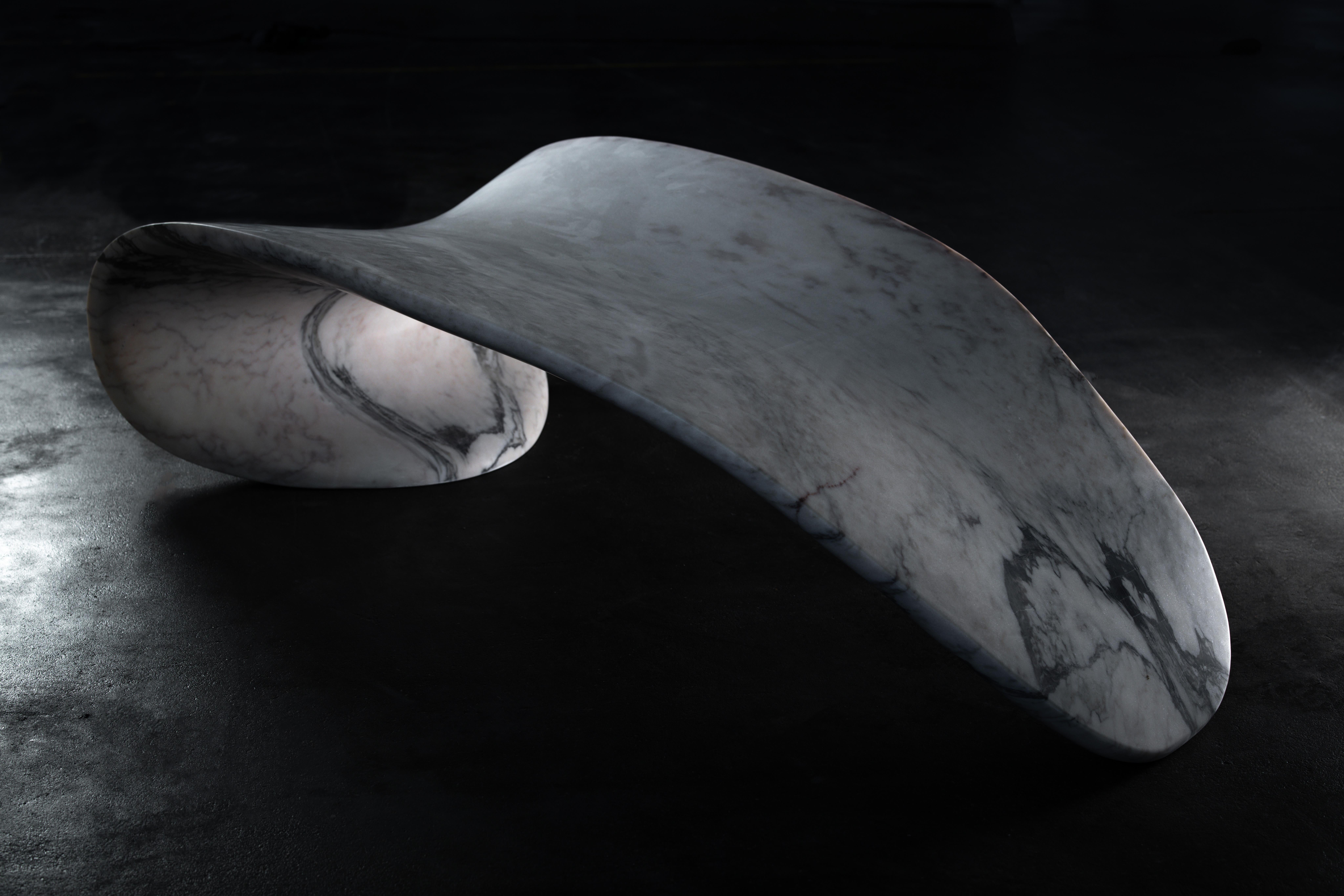 Moderne Table basse moderne Aesculus en marbre Calacatta fabriquée à la main au Portugal par Greenapple en vente