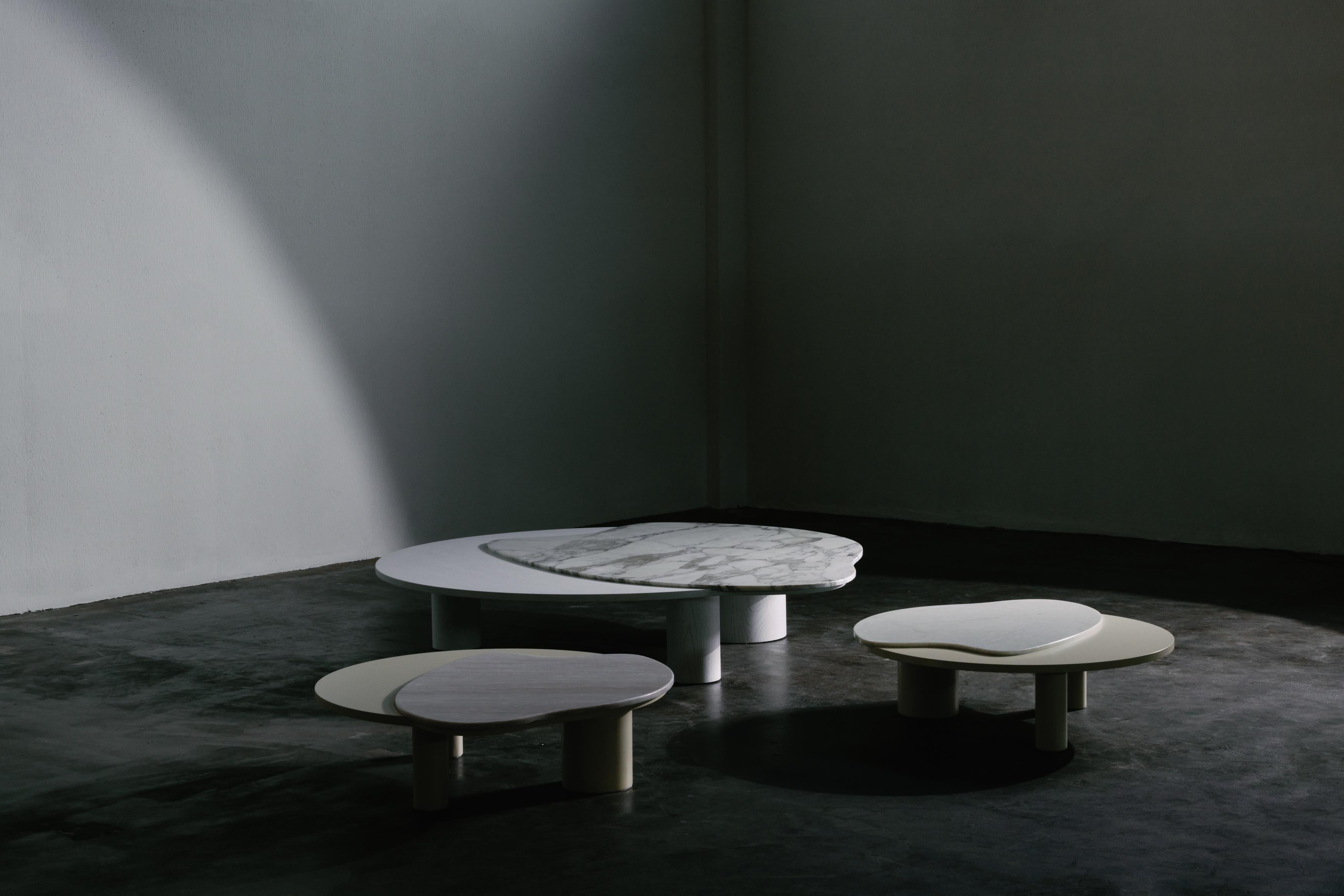 Moderne Tables basses Bordeira, marbre Calacatta, fabriquées à la main au Portugal par Greenapple en vente
