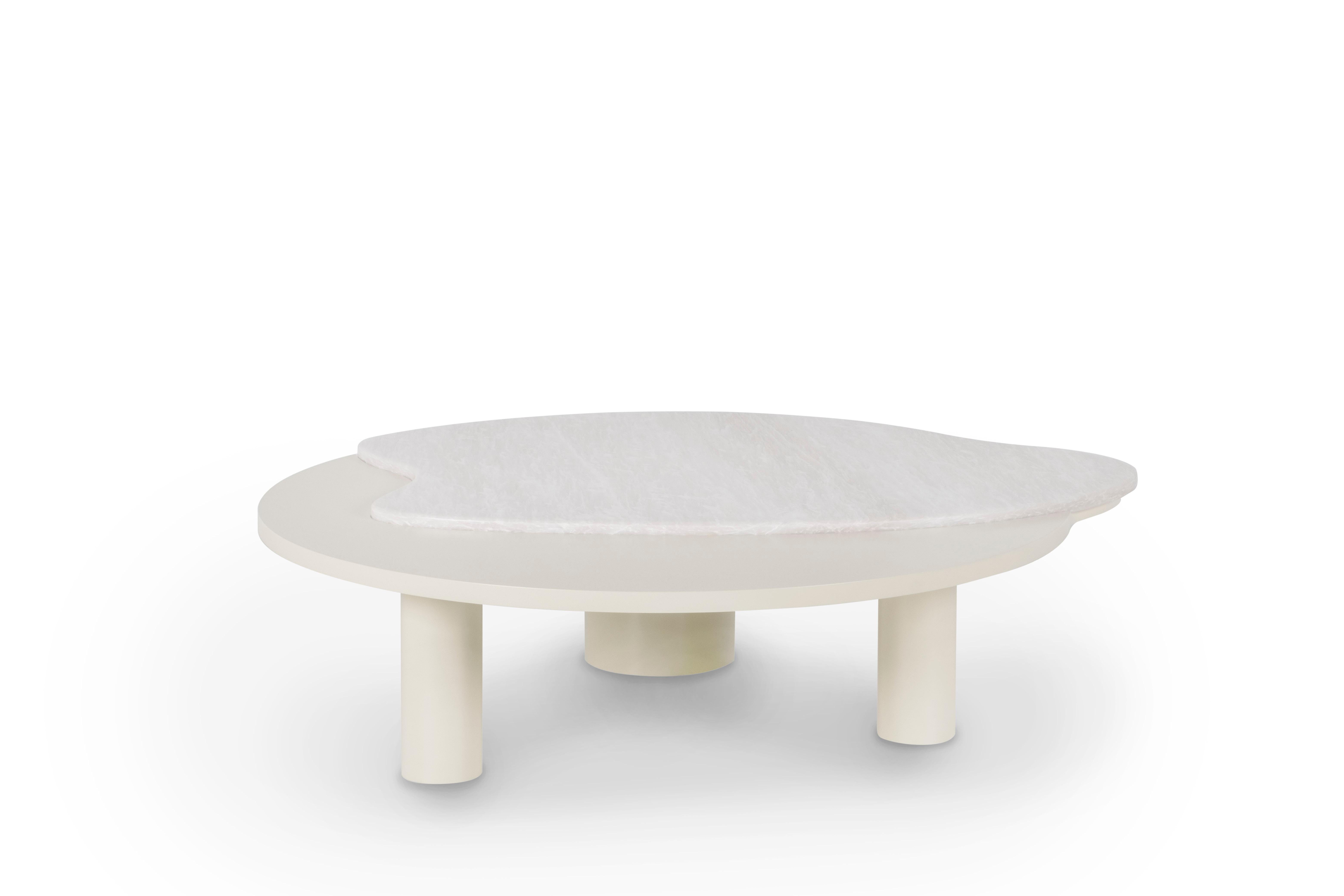 Table basse Bordeira, Collection Contemporary, Fabriquée à la main au Portugal - Europe par Greenapple.

Conçue par Rute Martins pour la Collection Contemporary, la table basse moderne Bordeira a été conçue pour ajouter l'essence de la nature à