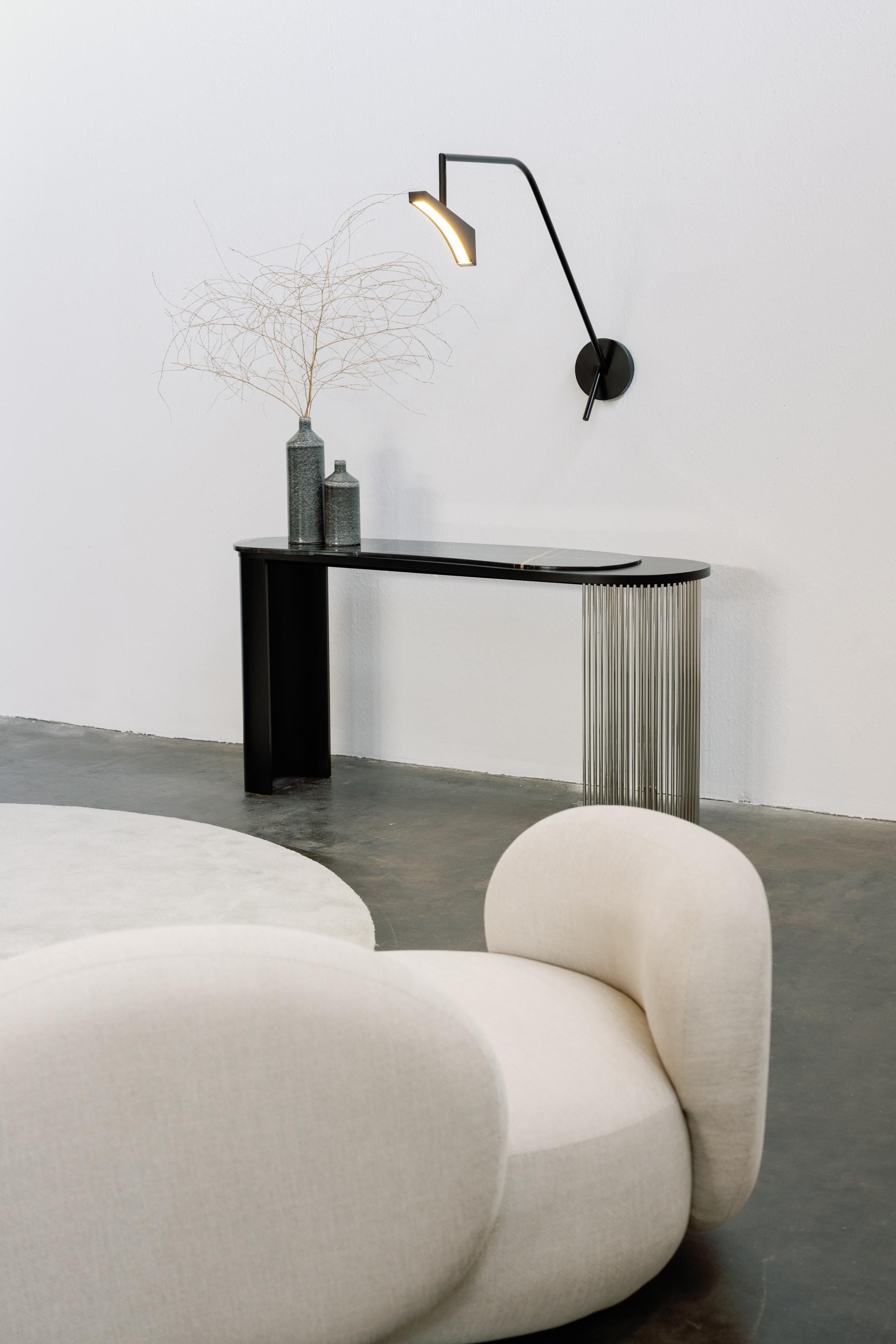 Laiton Console Castelo Sahara Noir, en acier inoxydable, fabriquée à la main par Greenapple en vente